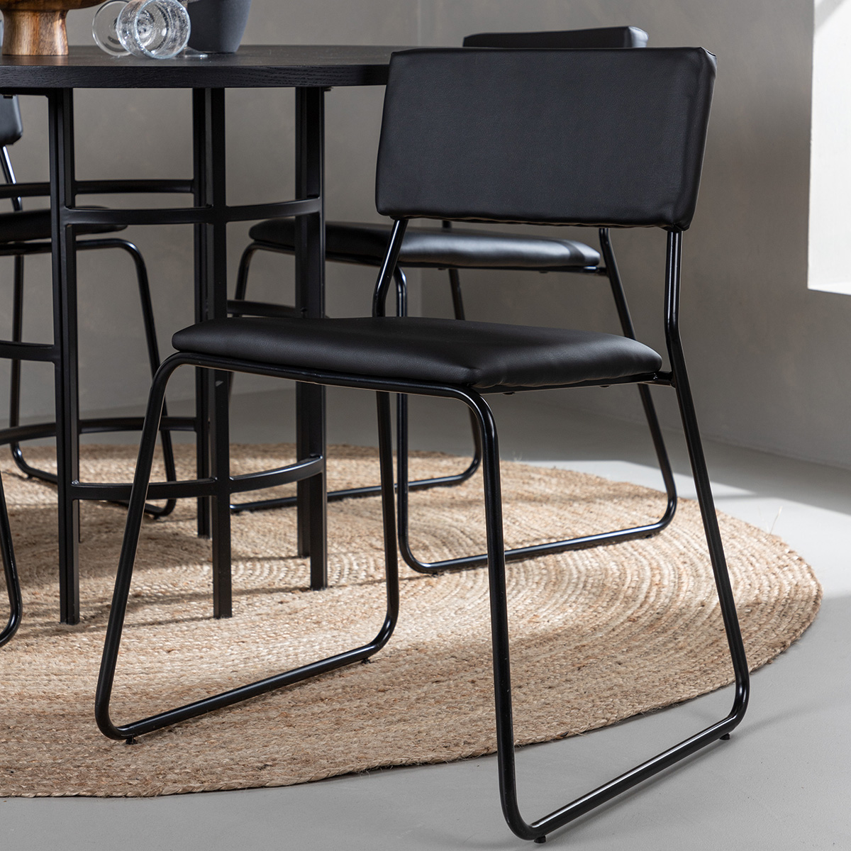 Matgrupp Venture Home Copenhagen med 4 Kenth Stolar