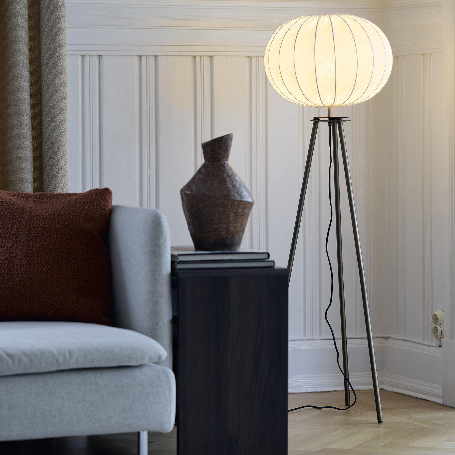Golvlampa PR Home Base