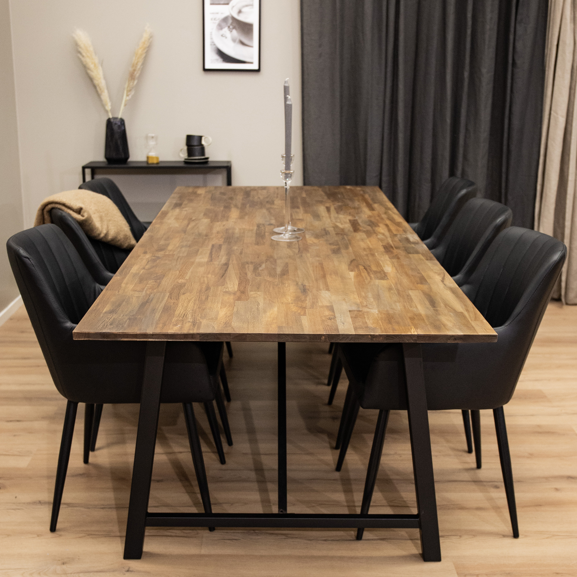 Matgrupp Venture Home Magnus med 6 Corina Stolar