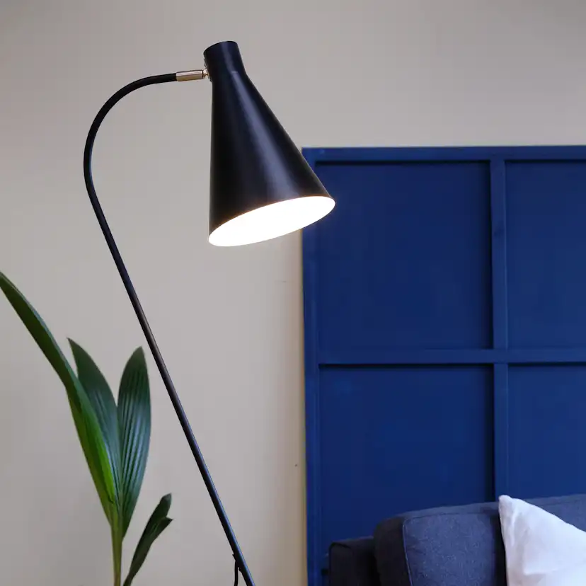 Golvlampa Dyberg Larsen Miles