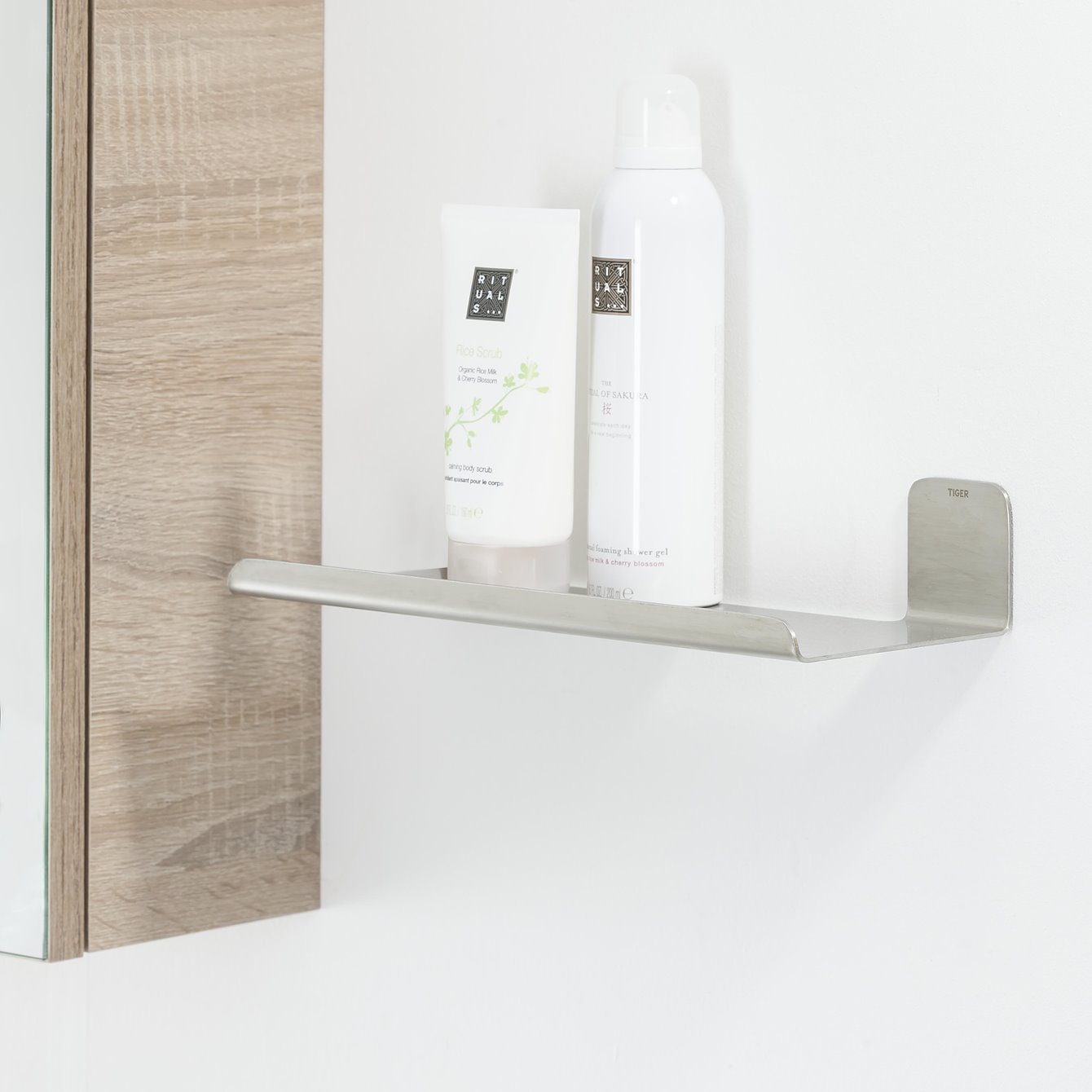 Badrumshylla Tiger Colar