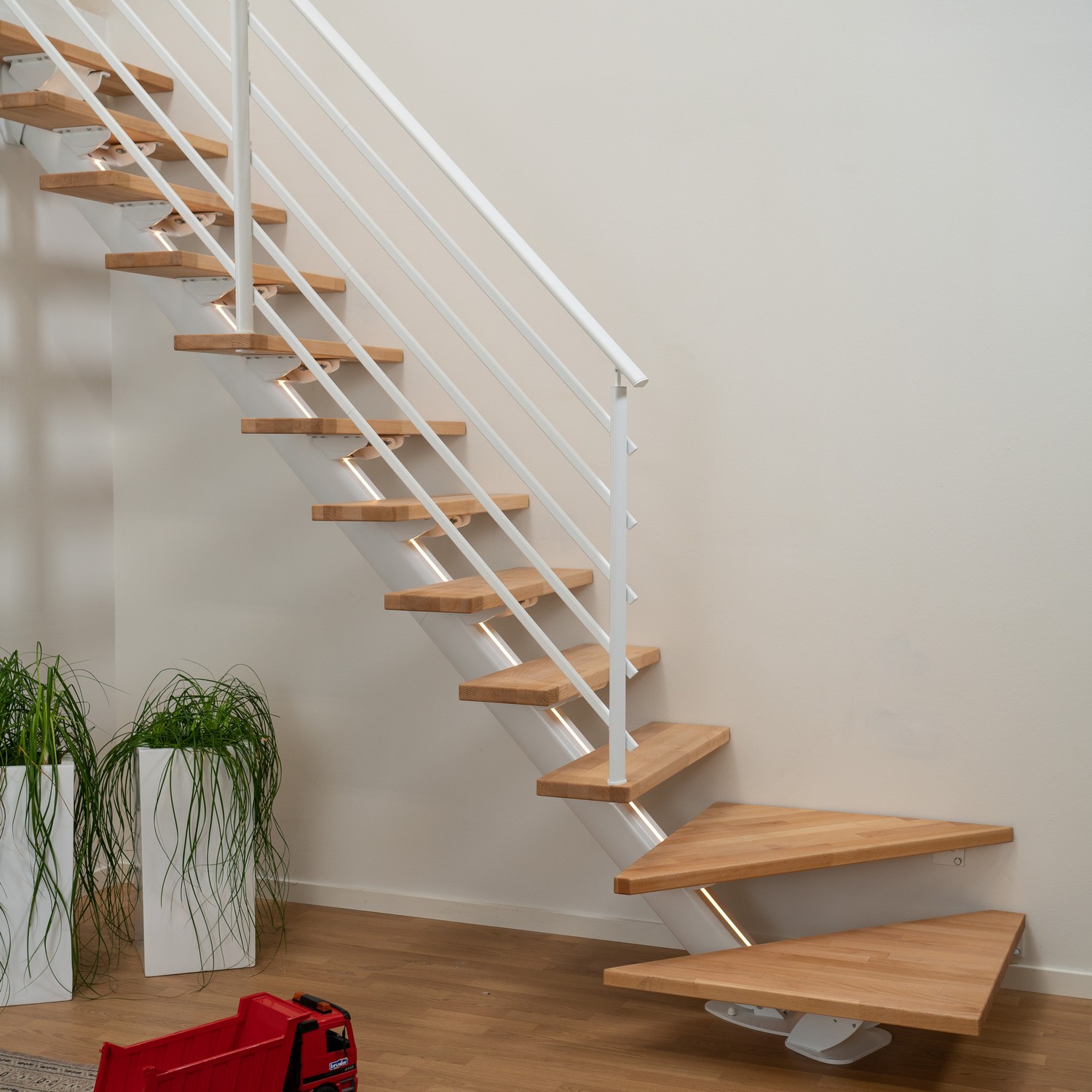 Spartrappa Dolle Sydney Ek Oljad 1/4 Pure Vit, Bredd: 750 mm, Max Takhöjd: 2920 mm