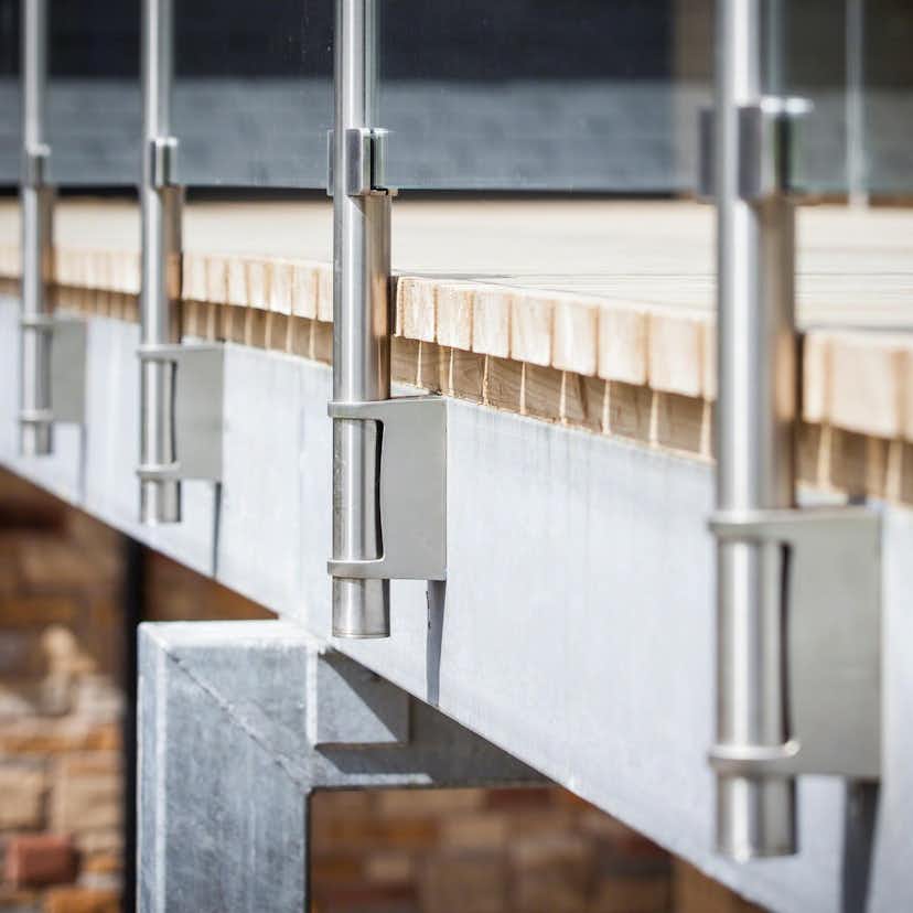 Räckesstolpe Herrljunga Ledstångsfabrik Utanpåliggande Enkel Inomhus Konsol 0557 Tjocklek: 10.76 mm