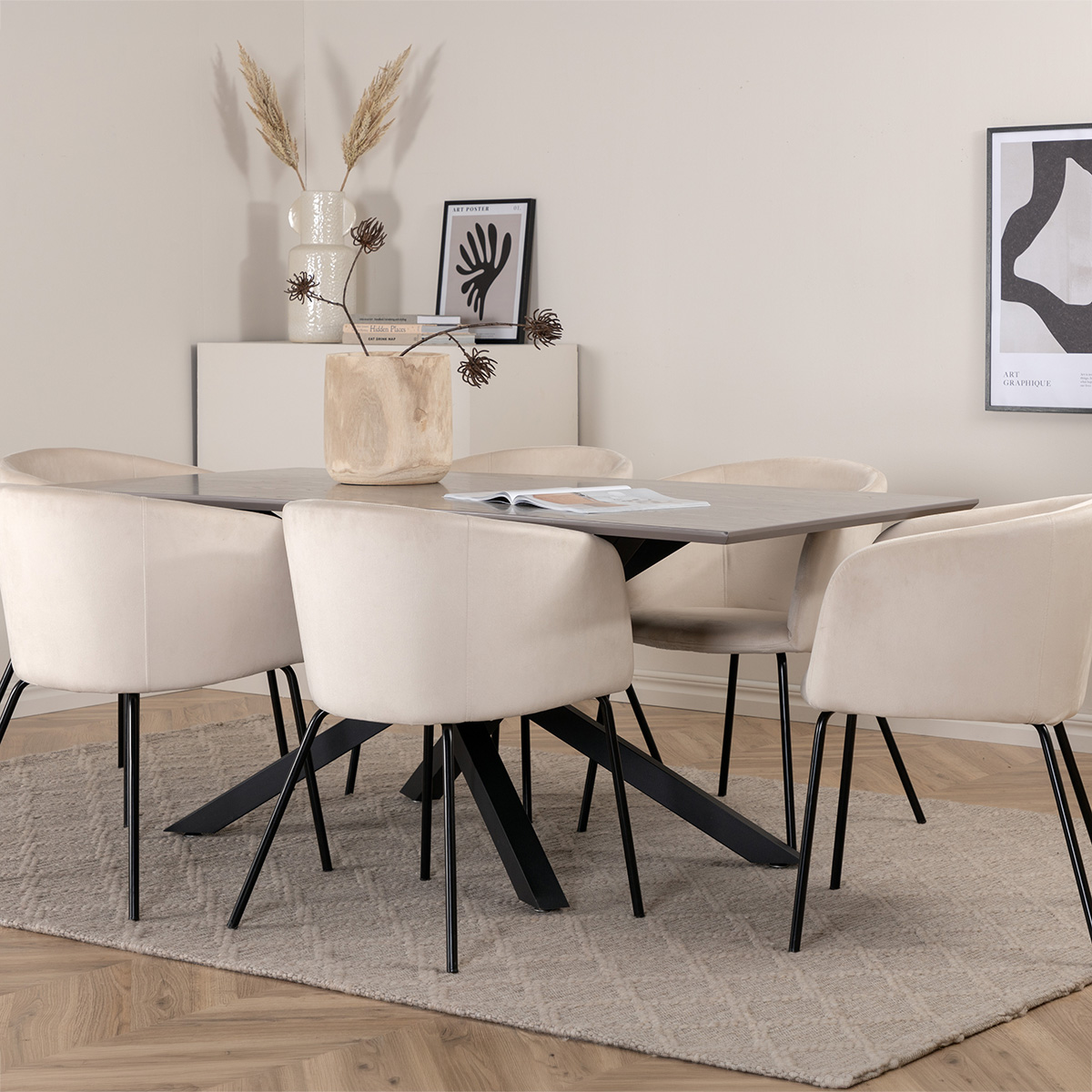 Matgrupp Venture Home med Piata Matbord och 6 Bergen Matstolar i Sammet