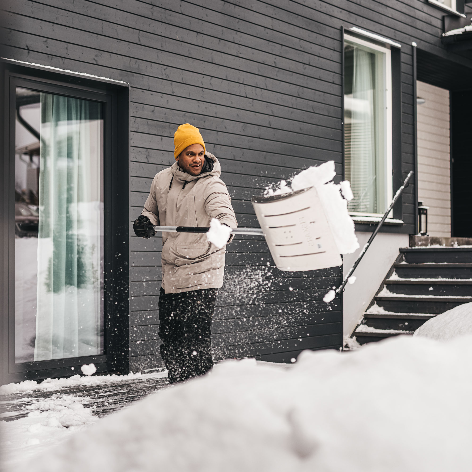 Snöskyffel Fiskars Snow Light 44 cm