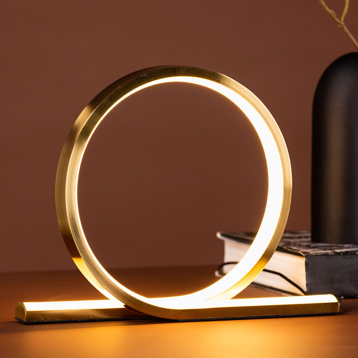 Bordslampa Venture Home Saunier