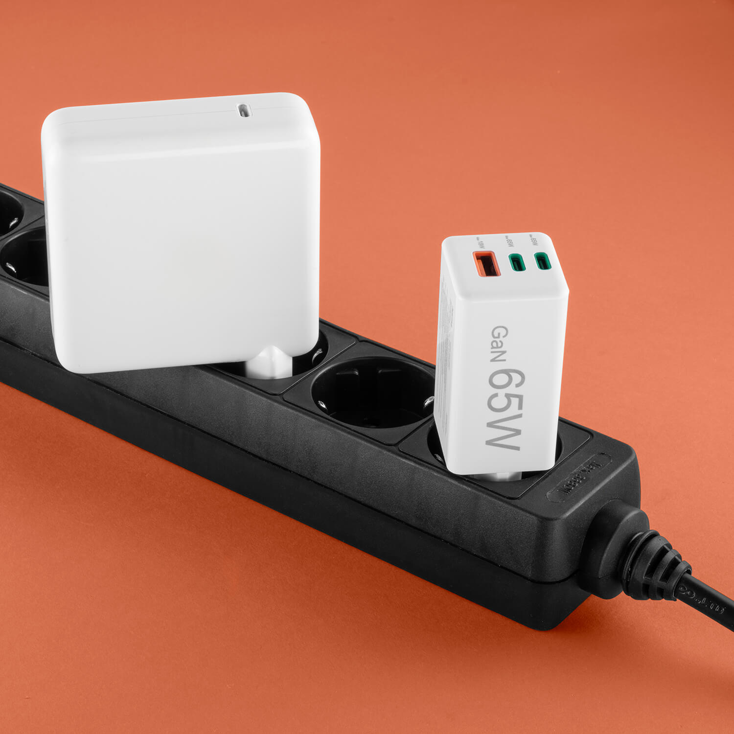 Laddare HAMA 2x USB-C 1x USB-A GaN 65W Vit