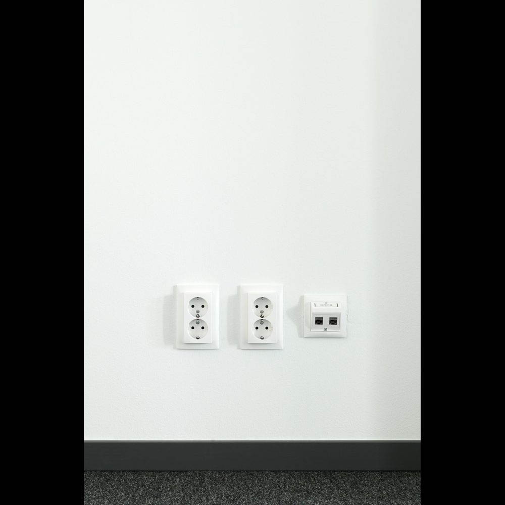 Centrumbricka Hager Inklusive Täck- & Stödram för 2x Actassi-uttag vinklat 30 grader S.1