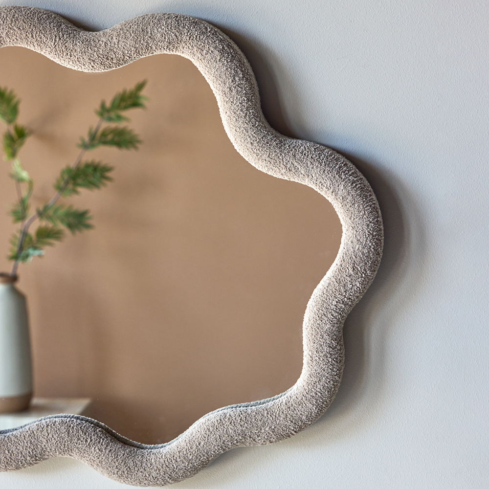 Spegel Venture Home Kungsbacka 70cm med Ram Boucle