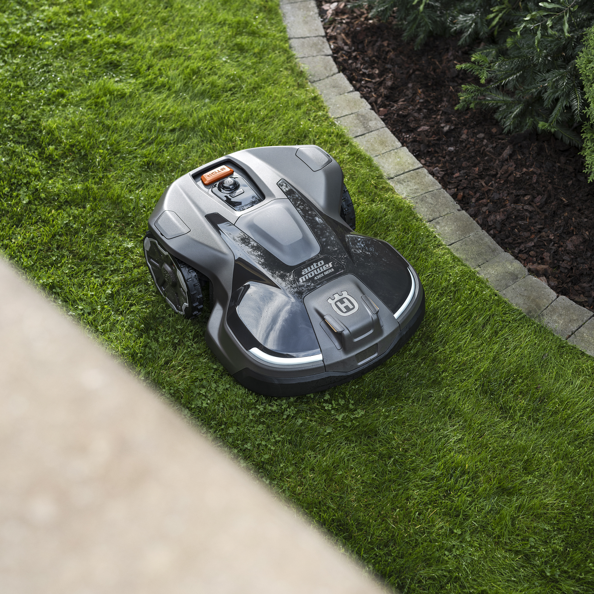 Robotgräsklippare Husqvarna Automower® 305E NERA