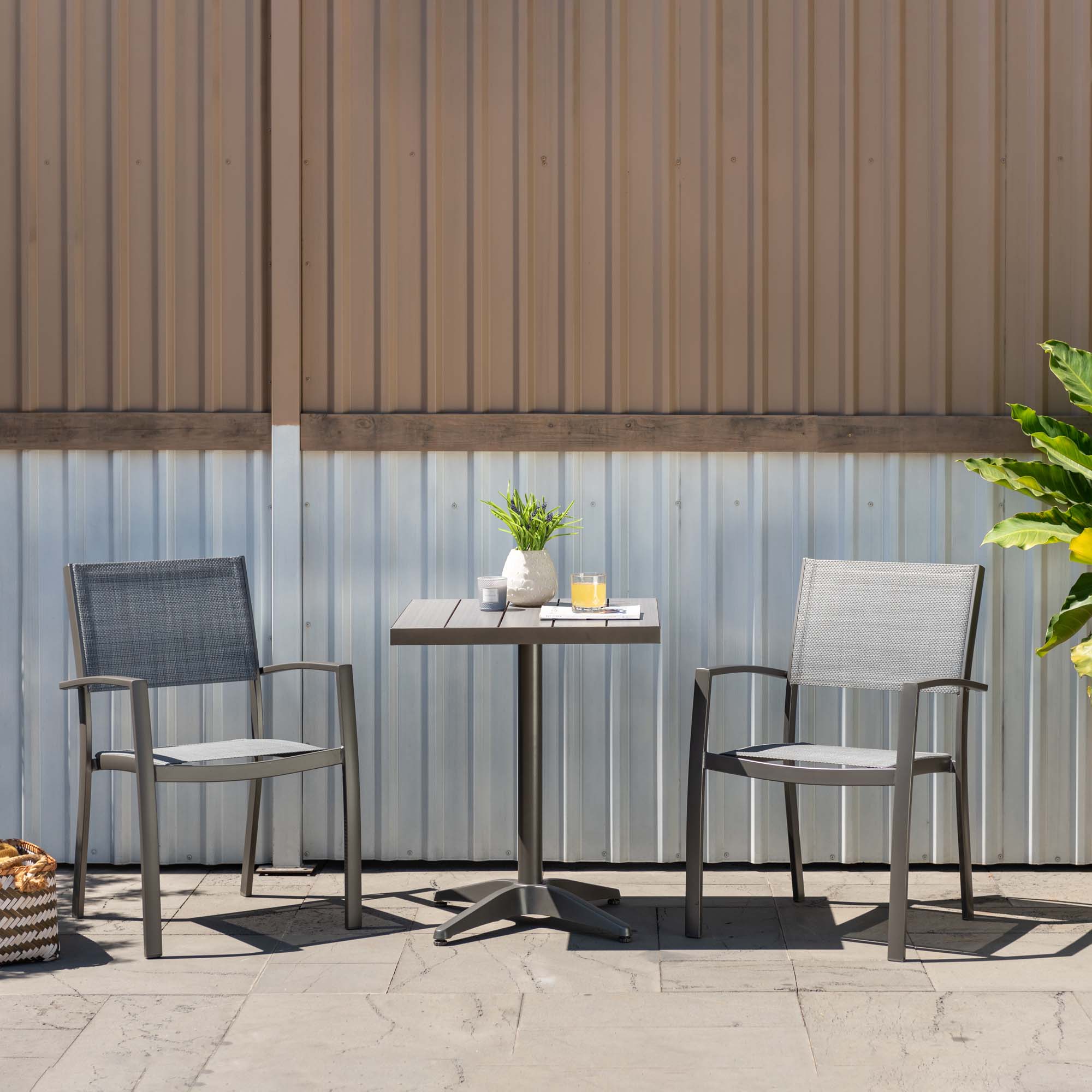 Loungegrupp LifestyleGarden Solana bistrobord + 2 carverstolar