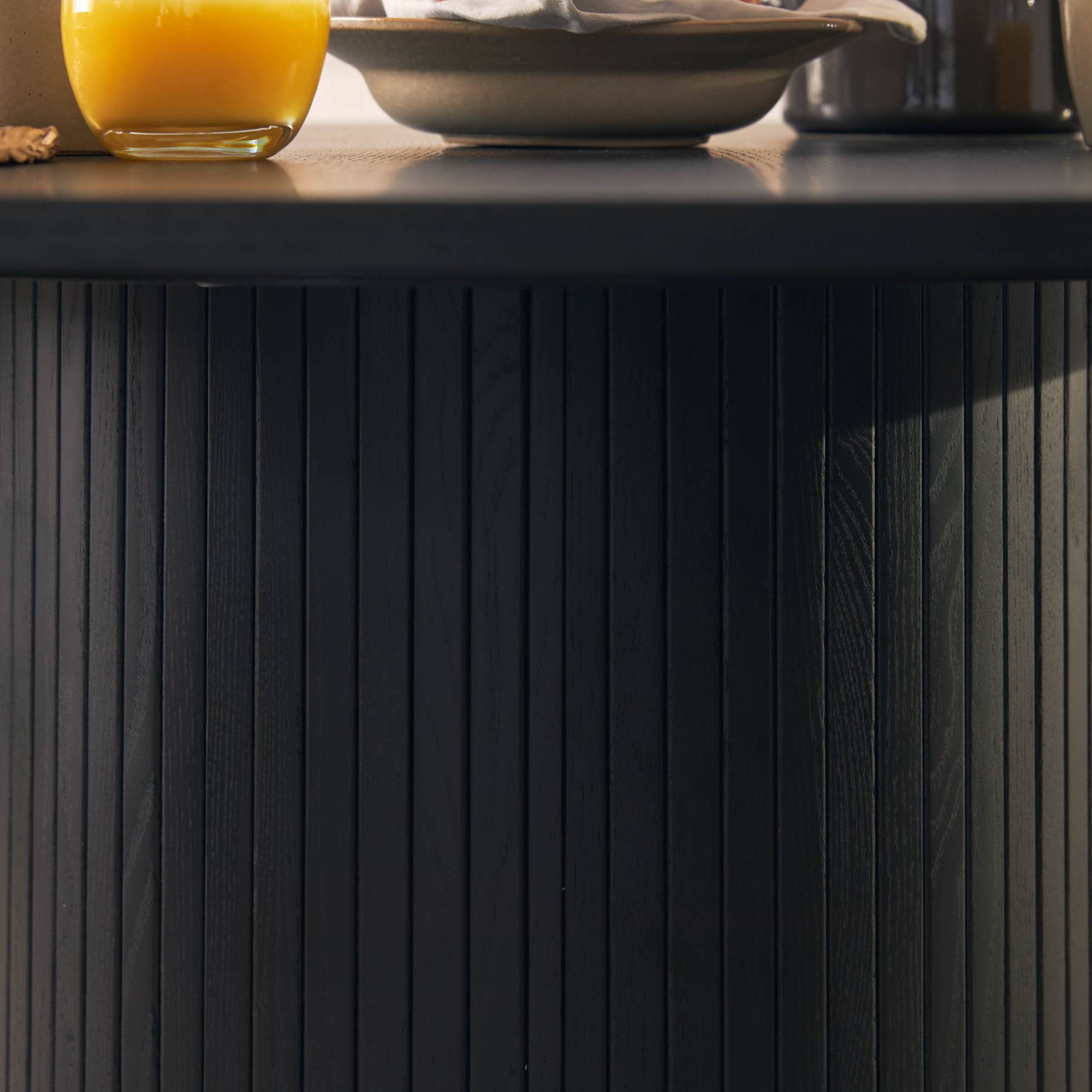 Matgrupp Bark Kopparbo Runt Matbord 130 cm med 4 Matstol Gemmiano Brun