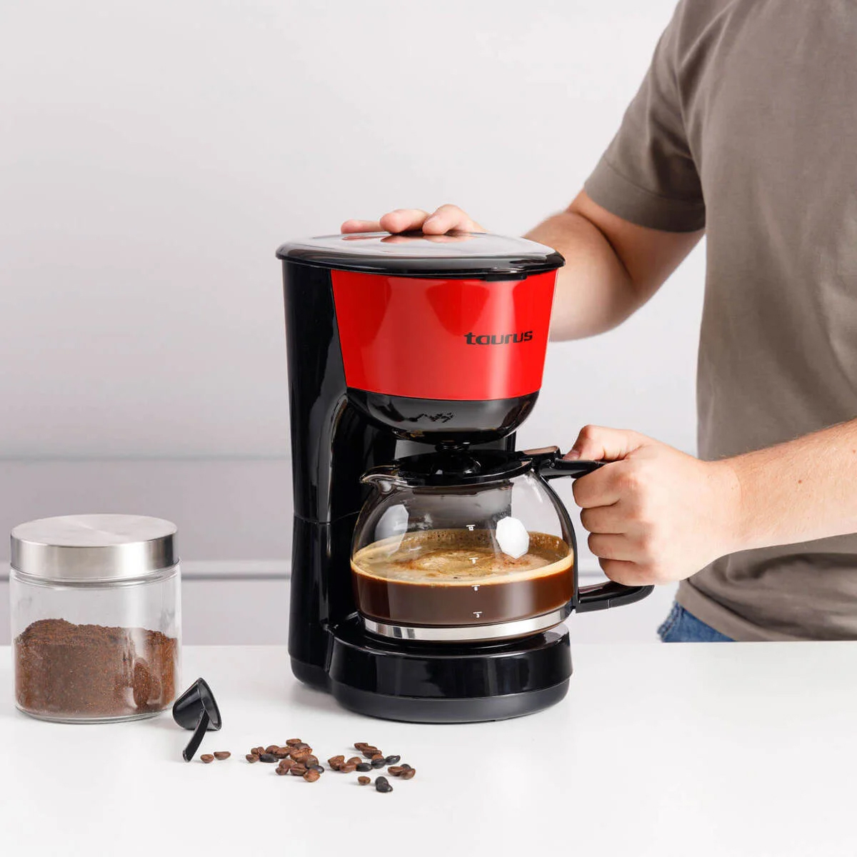 Kaffebryggare TAURUS Verona Kapacitet för 12 Koppar