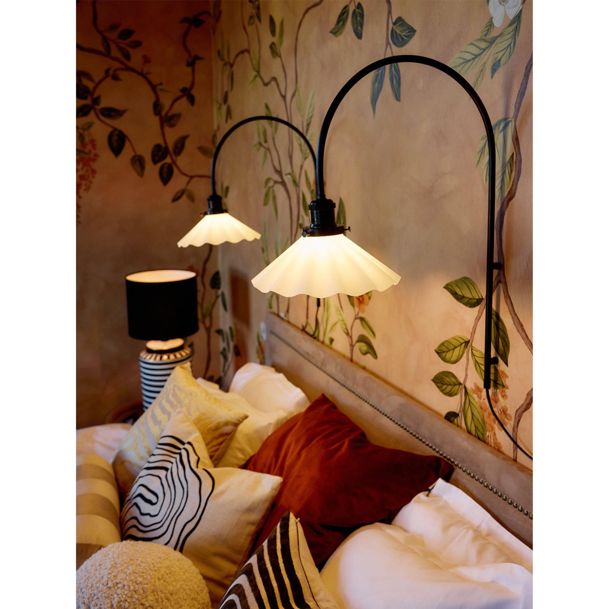 Vägglampa PR Home August Veckad