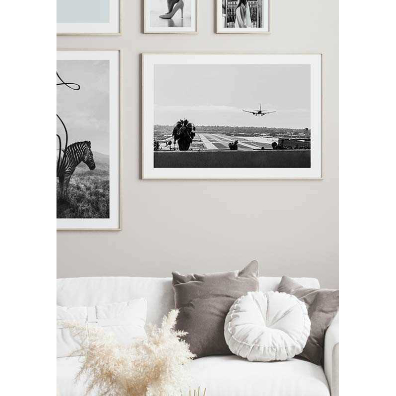 Poster Gallerix Airplane Over Runway