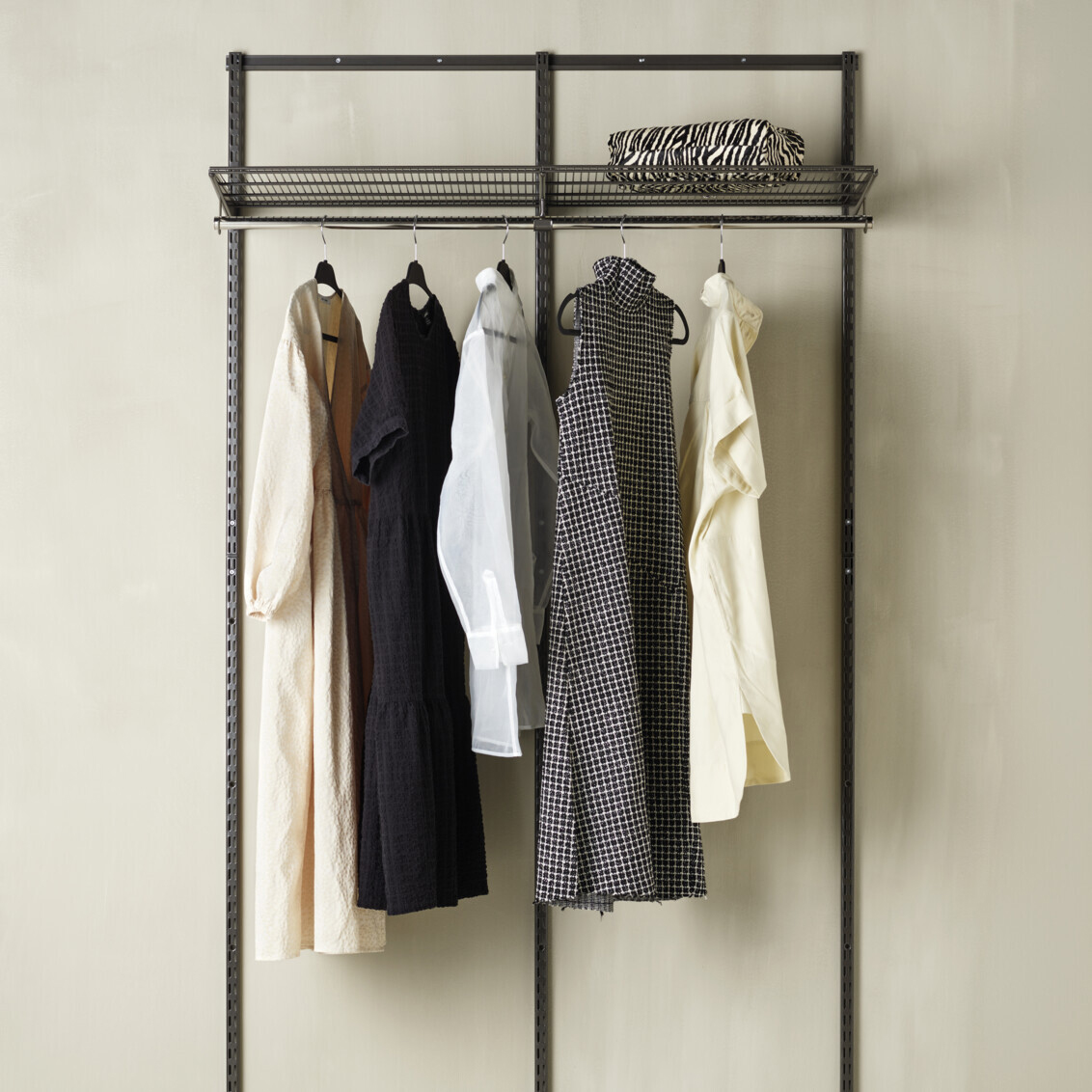 Garderobslösning Elfa Classic Starter Kit 2 Sektioner 1240mm