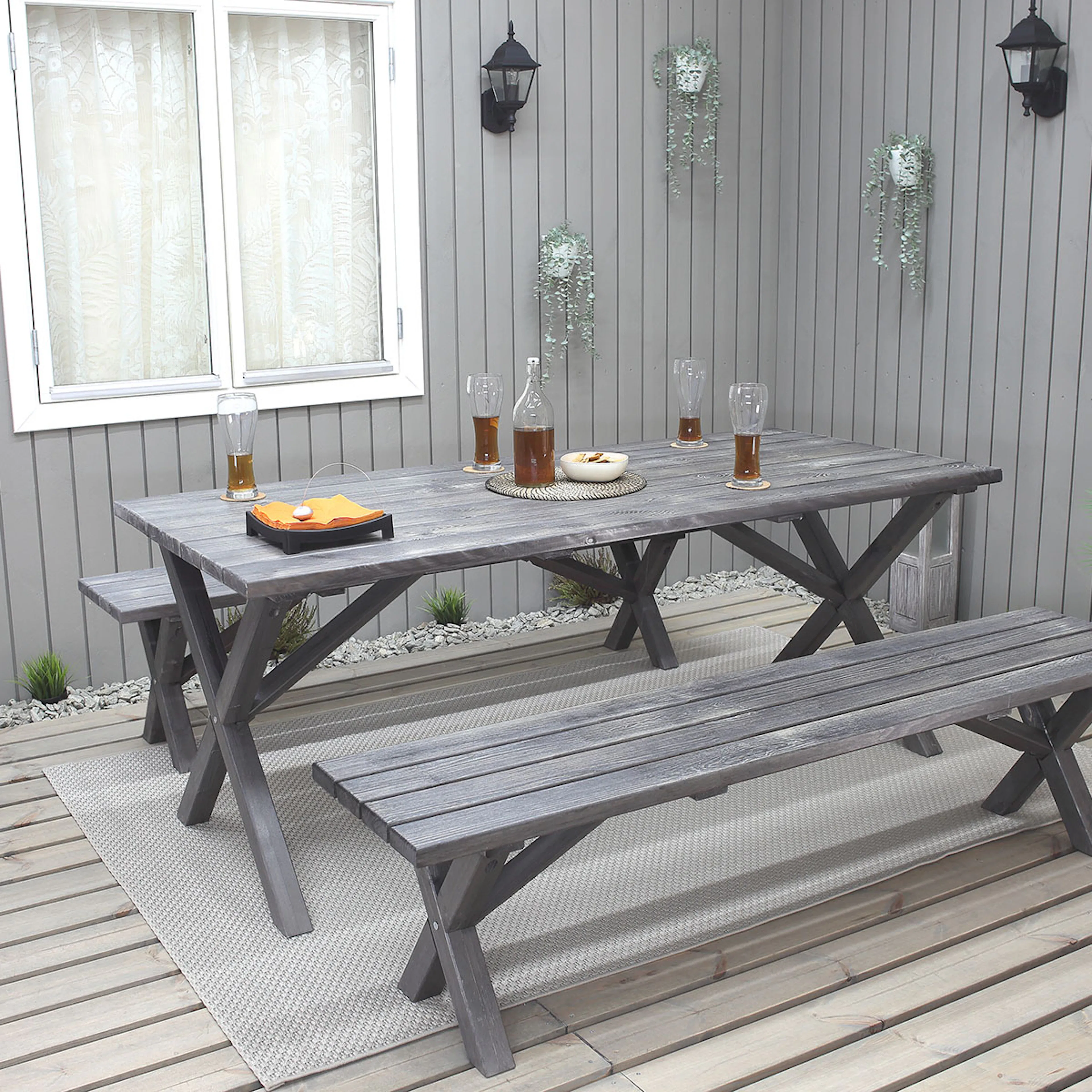 Grå