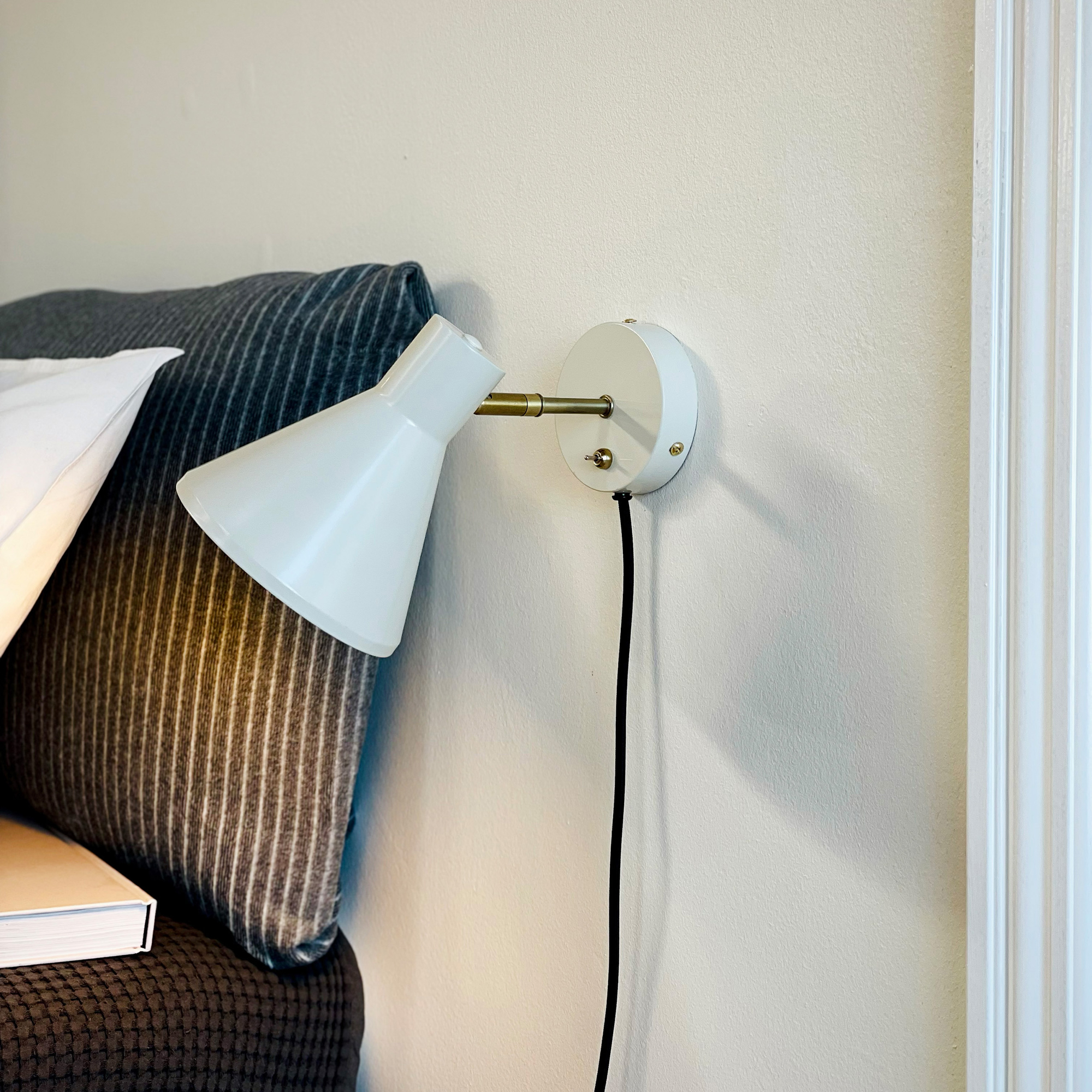 Vägglampa Dyberg Larsen Sleep