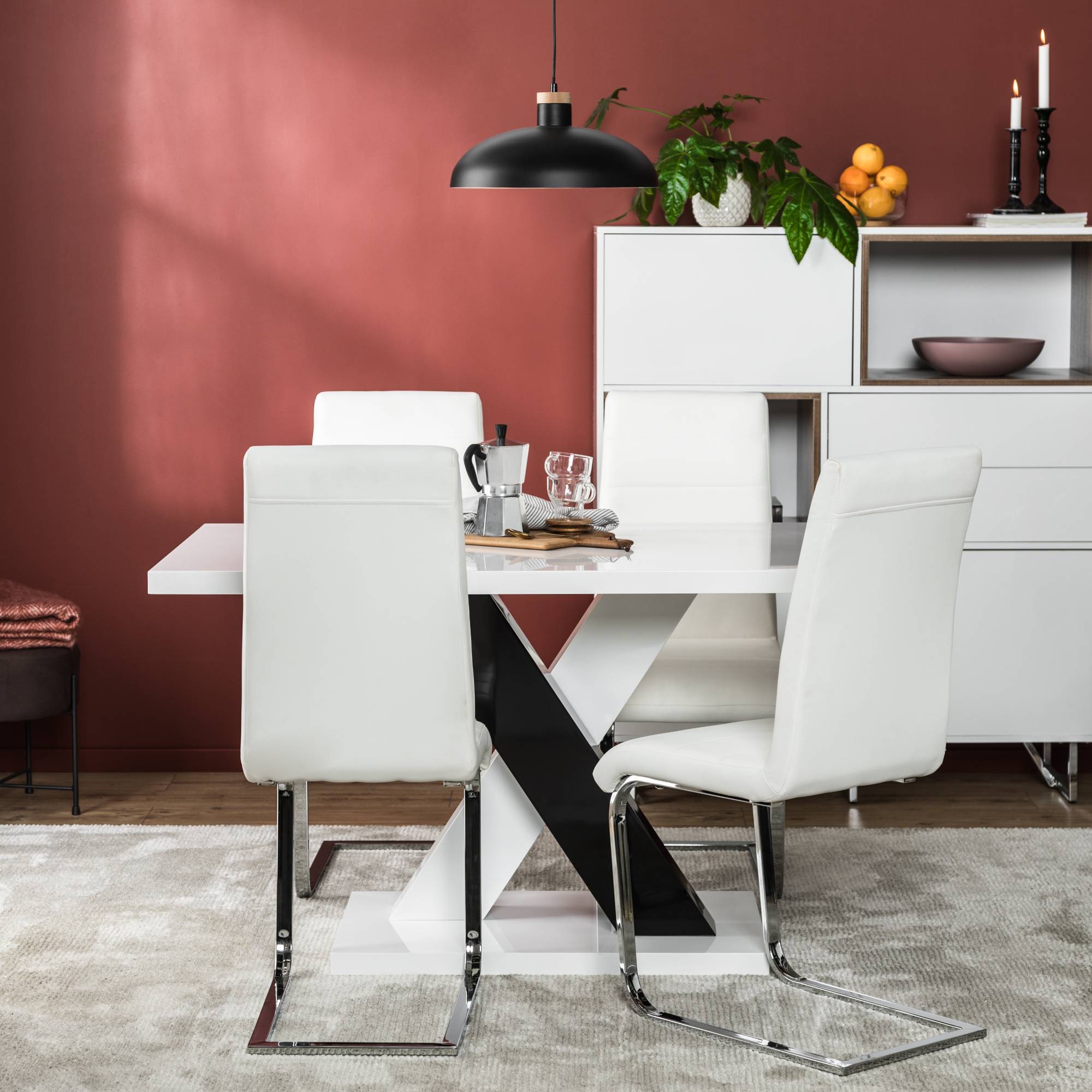 Matgrupp Scandinavian Choice Cesi Rektangulärt Matbord 140 cm med 4 Cibus Matstol