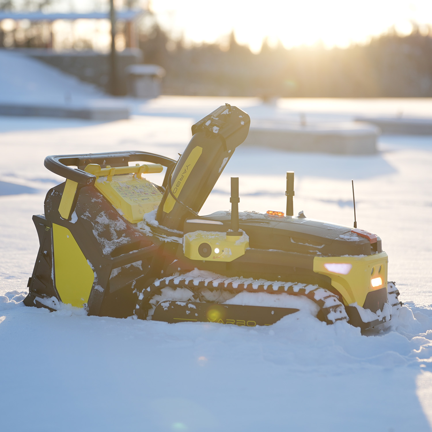 Robot Yarbo Core med Snöslungemodul