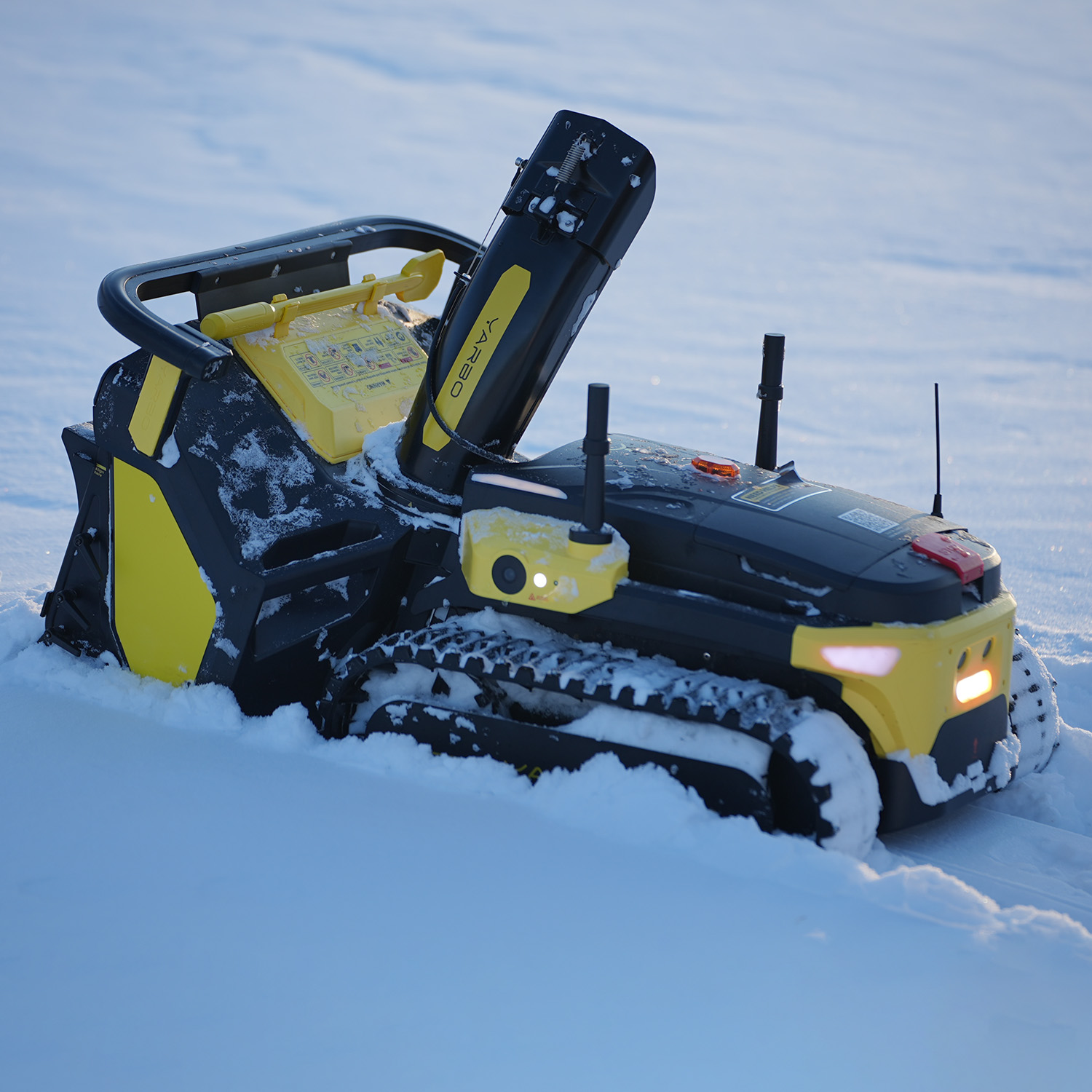 Robot Yarbo Core med Snöslungemodul