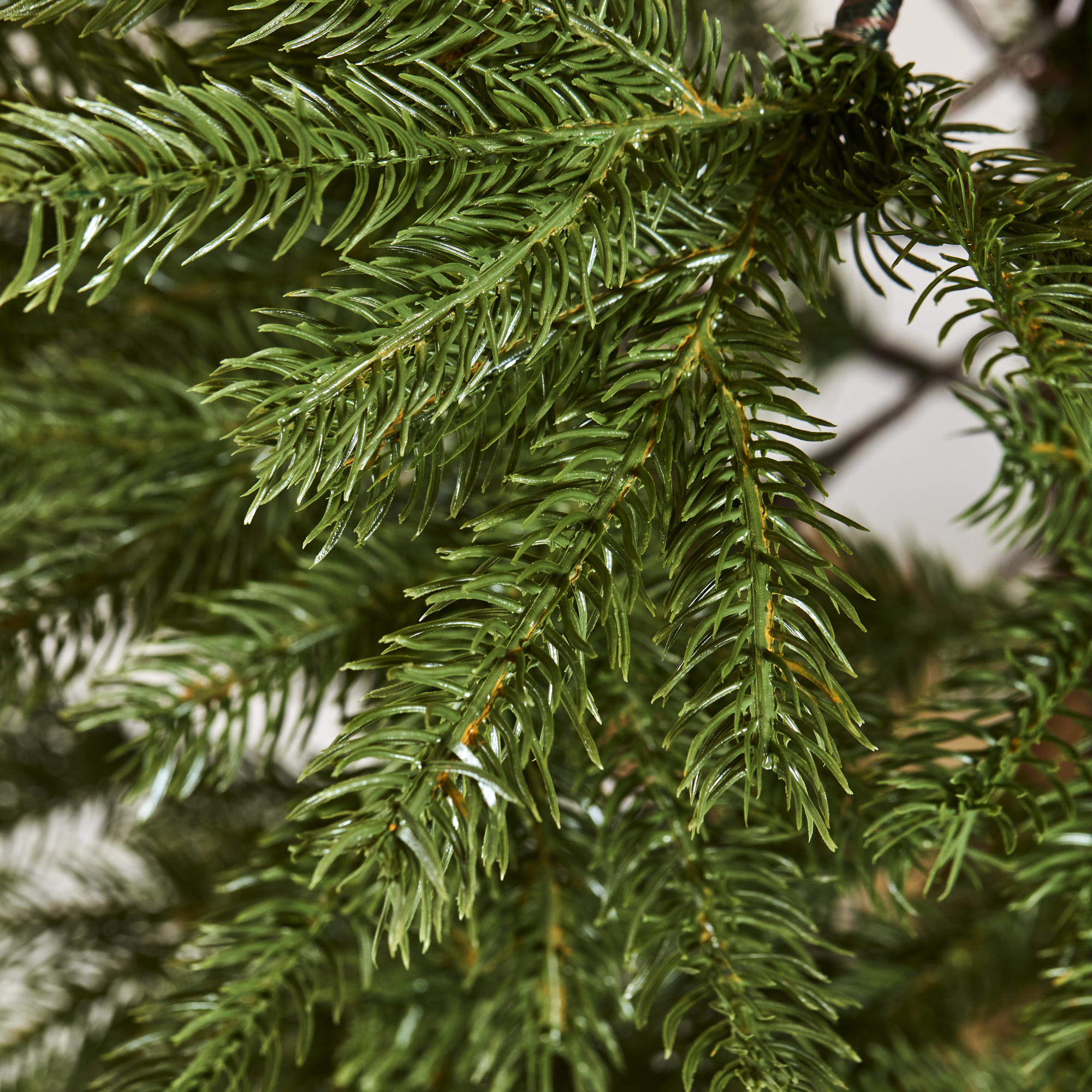 Plastgran Nordic Winter Julgran Danish Collection 100 x 65 cm med Träfot