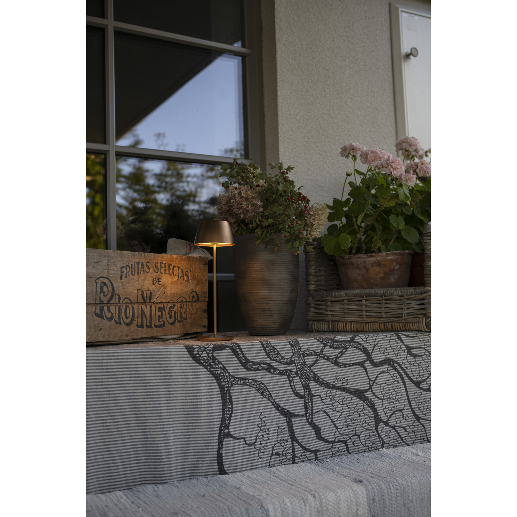 Bordslampa Gnosjö Konstsmide Èze USB Portabel