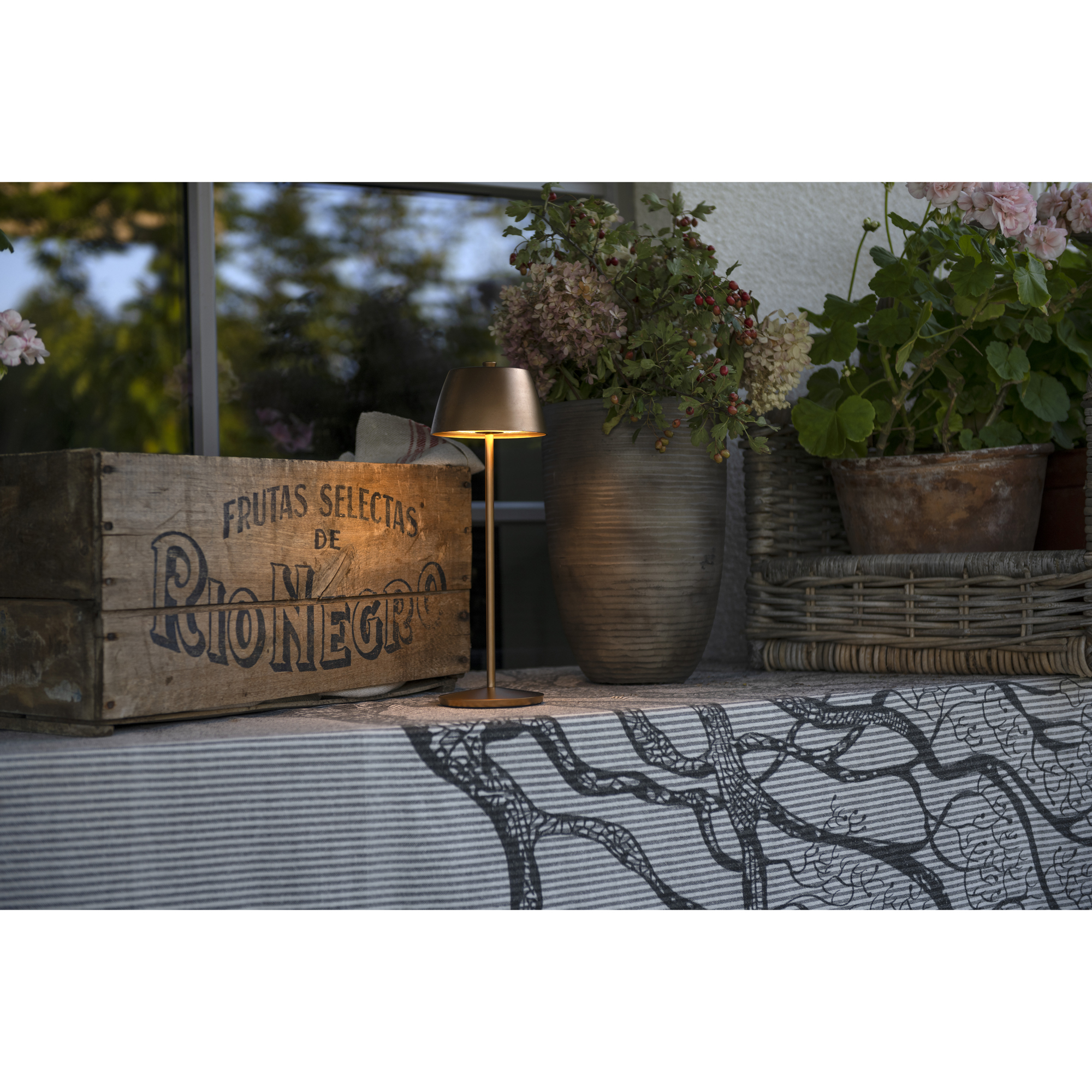 Bordslampa Gnosjö Konstsmide Èze USB Portabel