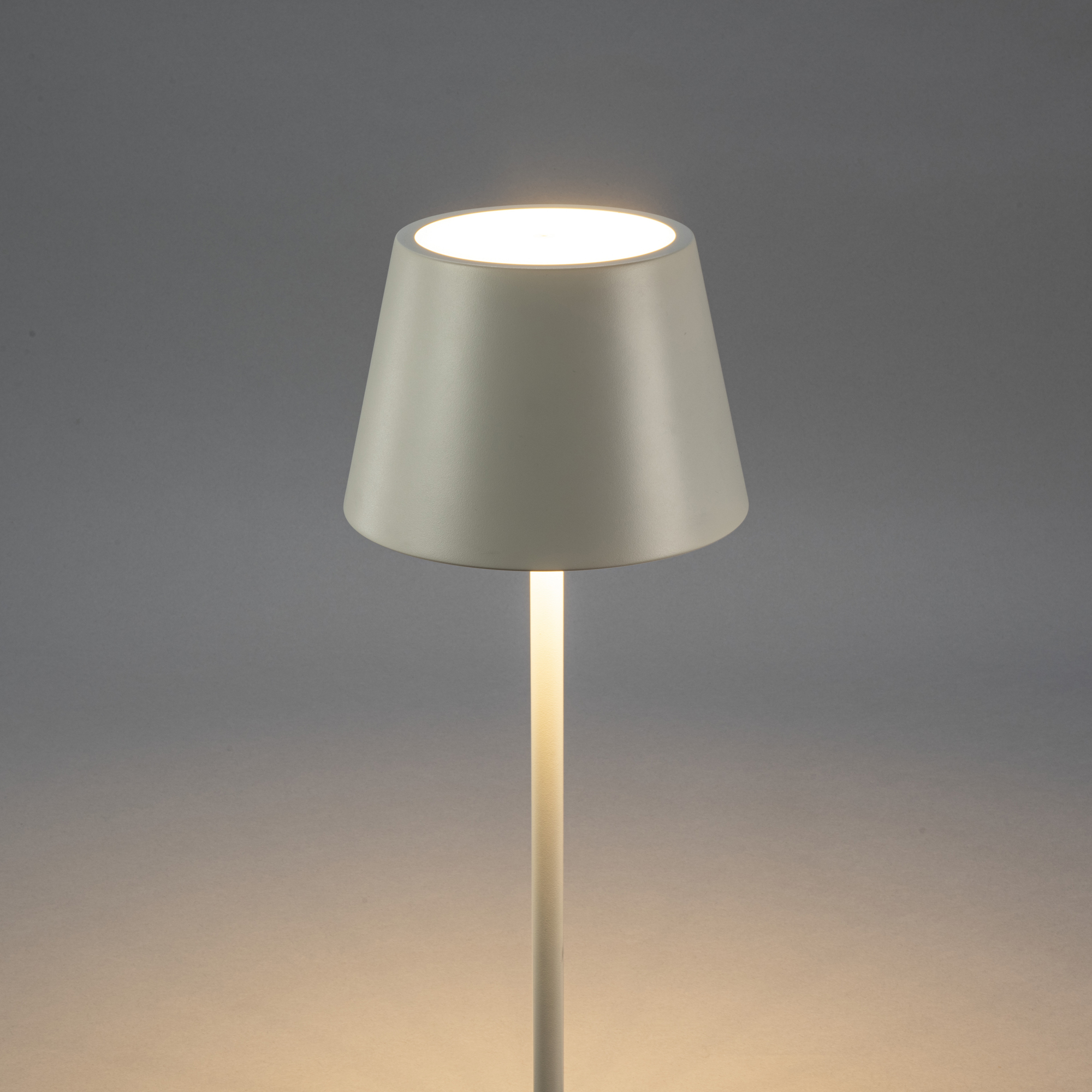 Golvlampa Gnojsö Konstsmide Pomezia M USB