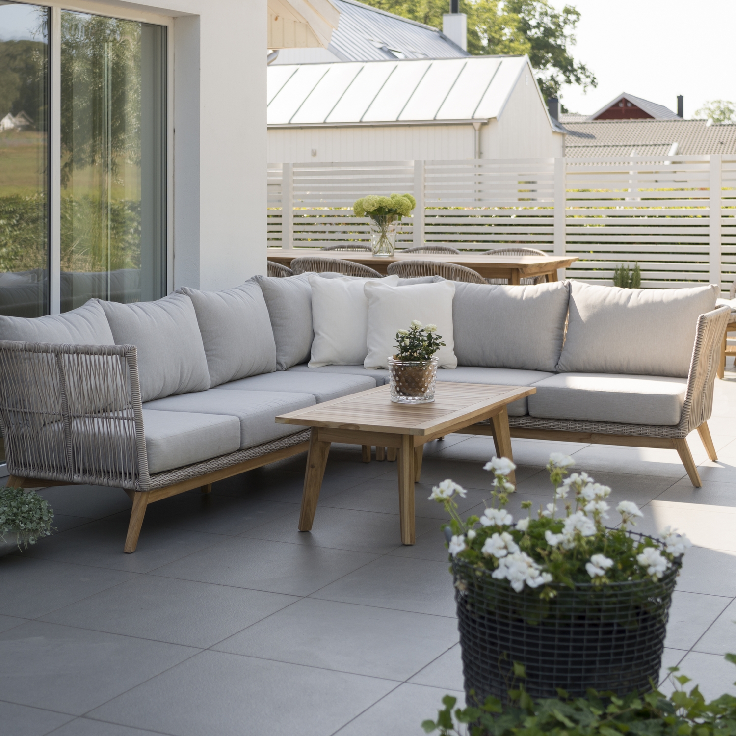 Hörnsoffa Hillerstorp Himmelsnäs Utomhus