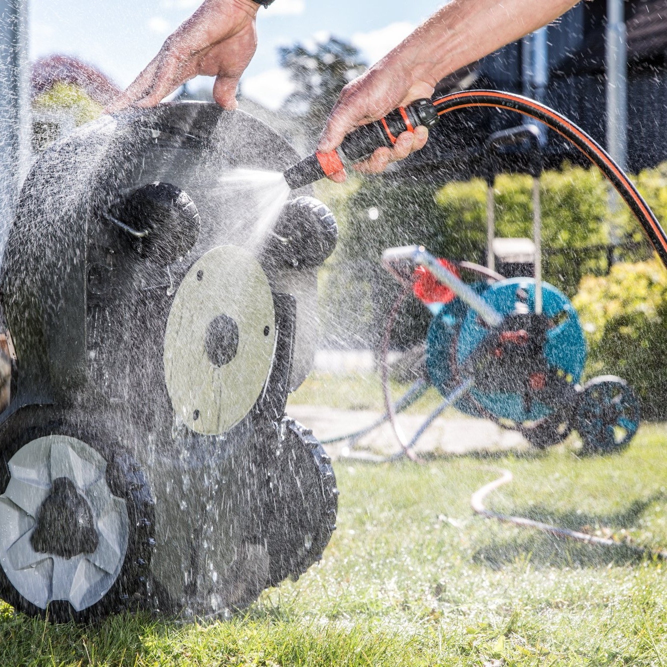 Robotgräsklippare Husqvarna Automower® 405VE Nera Med Robothus  & Reservkniv