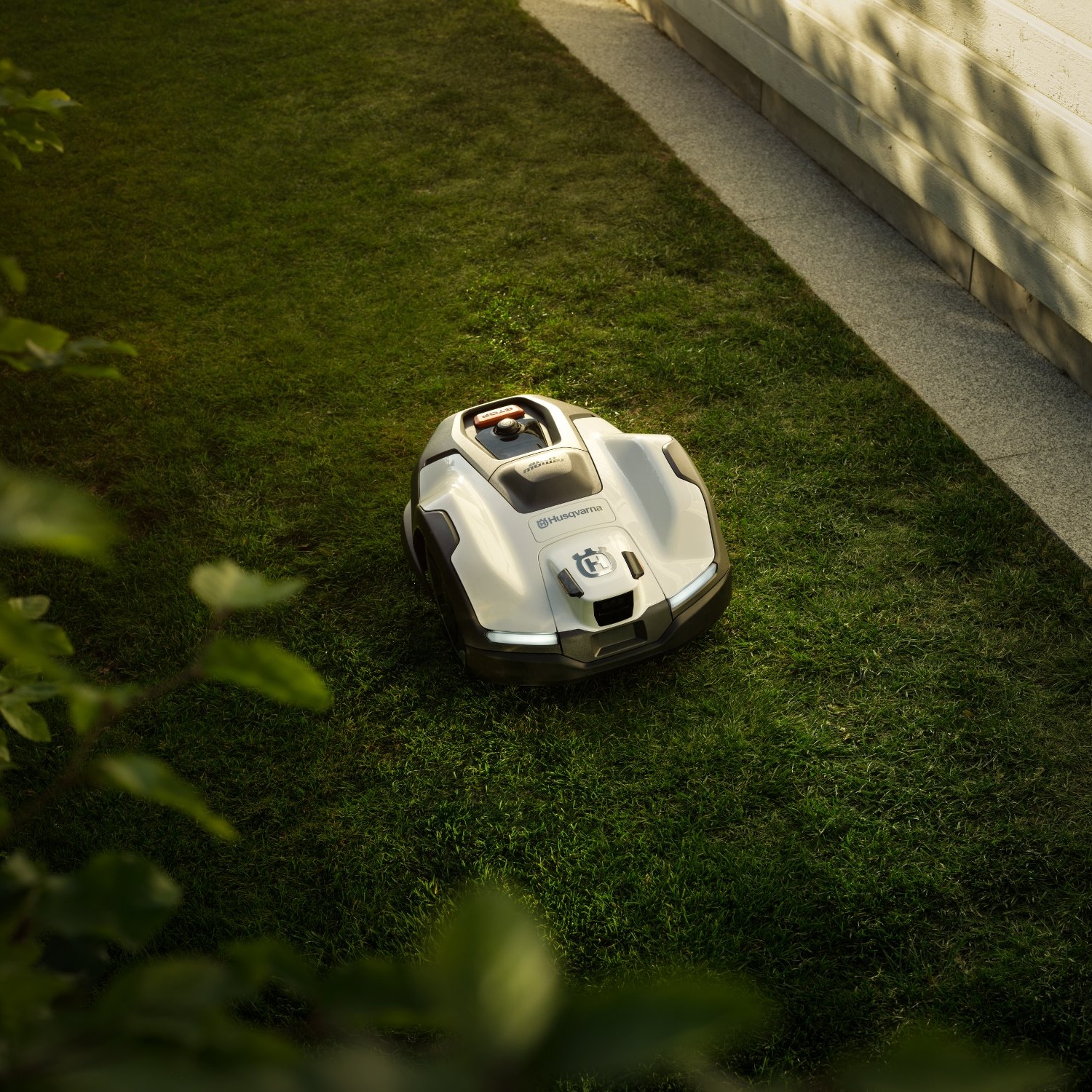 Robotgräsklippare Husqvarna Automower® 410VE Nera Med Robothus