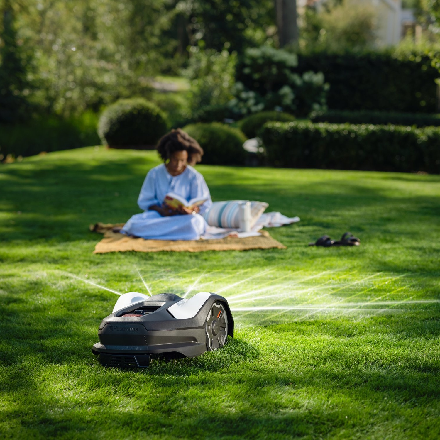 Robotgräsklippare Husqvarna Automower® 410VE Nera Med Robothus  & Reservkniv