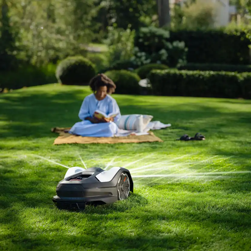 Robotgräsklippare Husqvarna Automower® 410VE Nera Med Robothus & Reservkniv