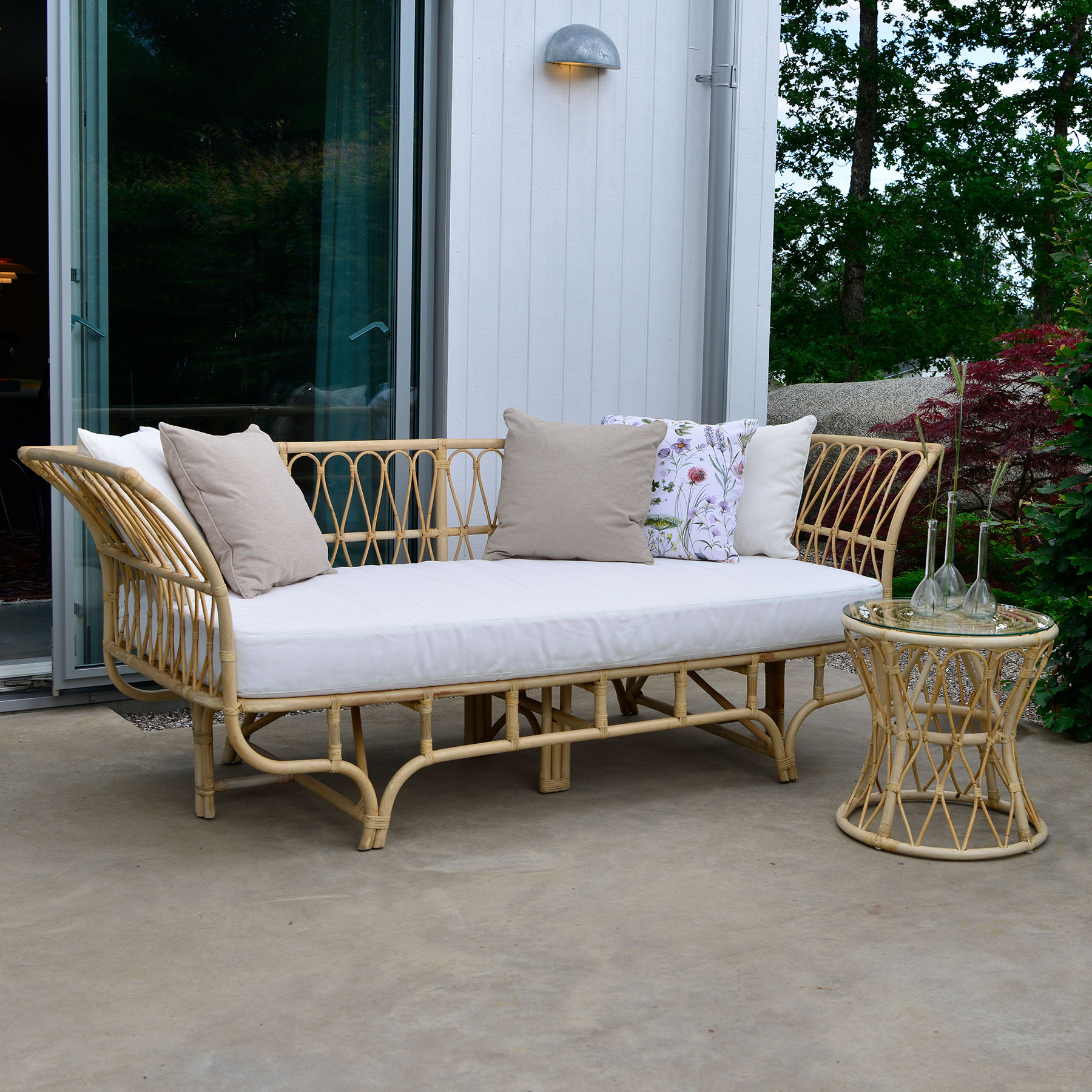 Dagbädd Hillerstorp Lyckesö med Bord och Dyna