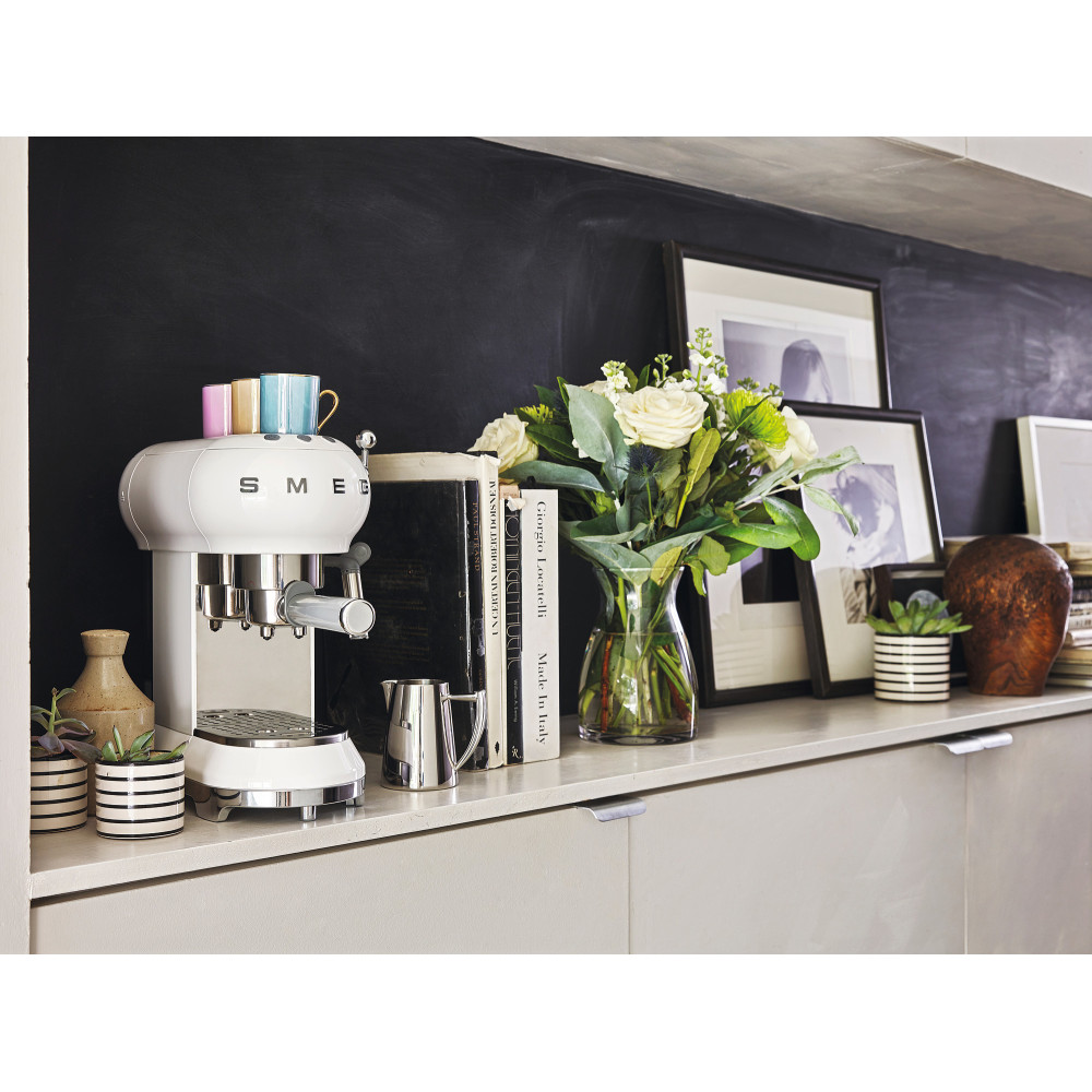 Kaffepaket Smeg Espressobryggare, Kaffekvarn & Mjölkskummare