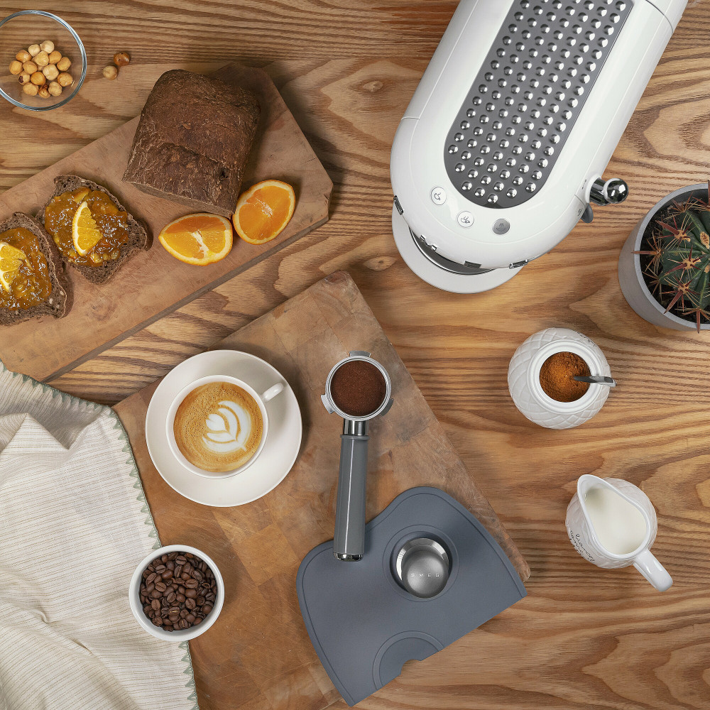 Kaffepaket Smeg Espressobryggare, Kaffekvarn & Mjölkskummare