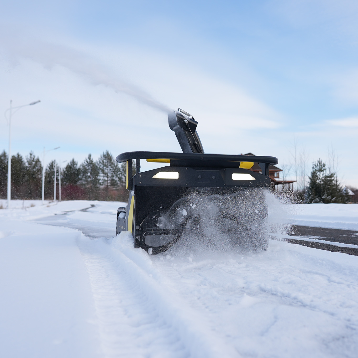 Robot Yarbo Core med Gräsklipparmodul och Snöslungemodul