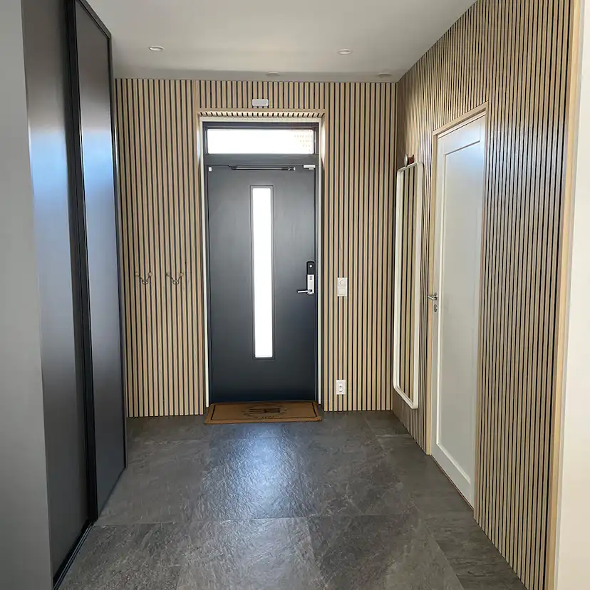Akustikpanel Wood On Wall Ek Vitlackad 2400x600mm Ljusgr Akustikfilt 25 akustikpanel-wood-on-wall-ek-vitlackad-2400x600mm-ljusgr-akustikfilt-25