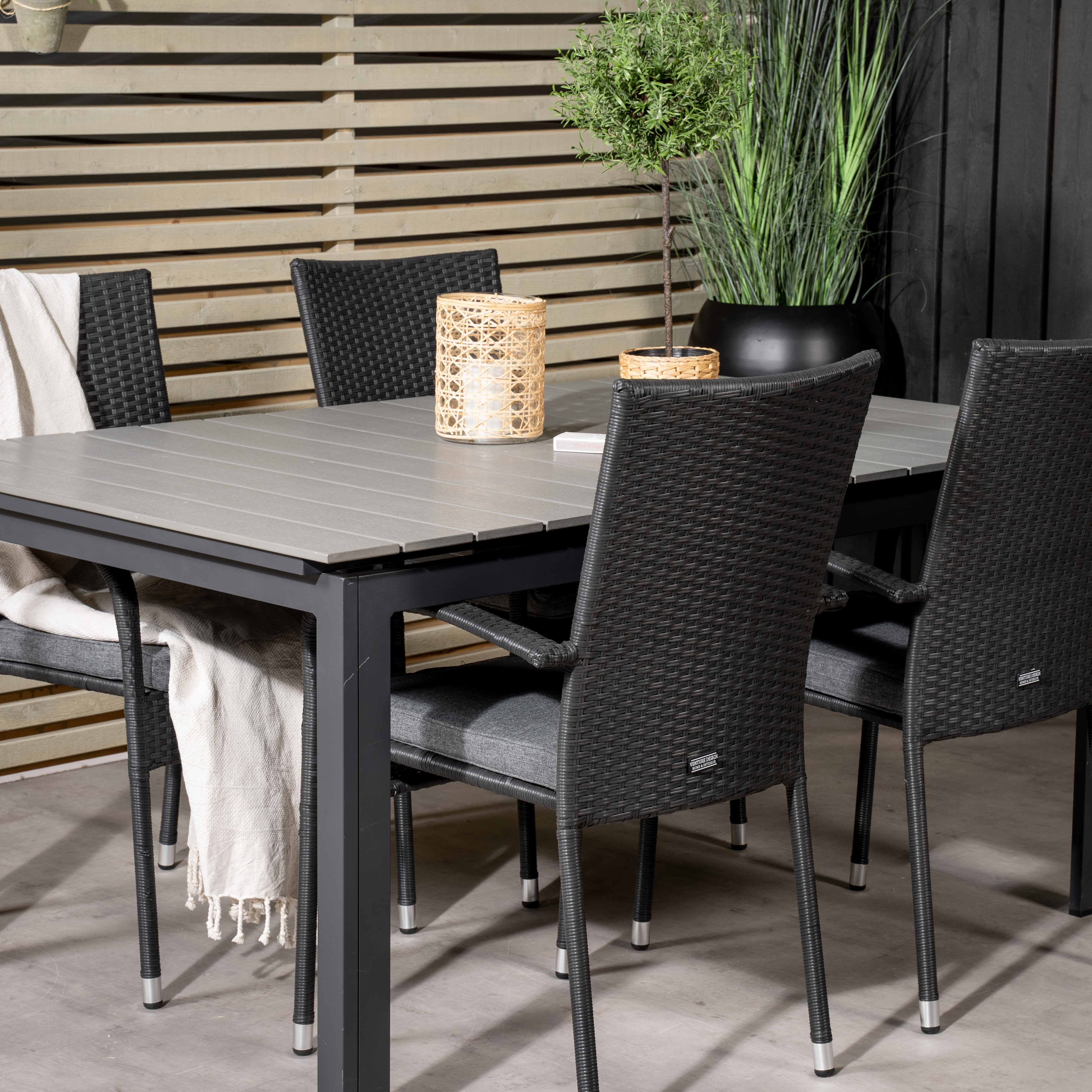 Matgrupp Venture Home Lova 160/240 med 4 Asta Stolar