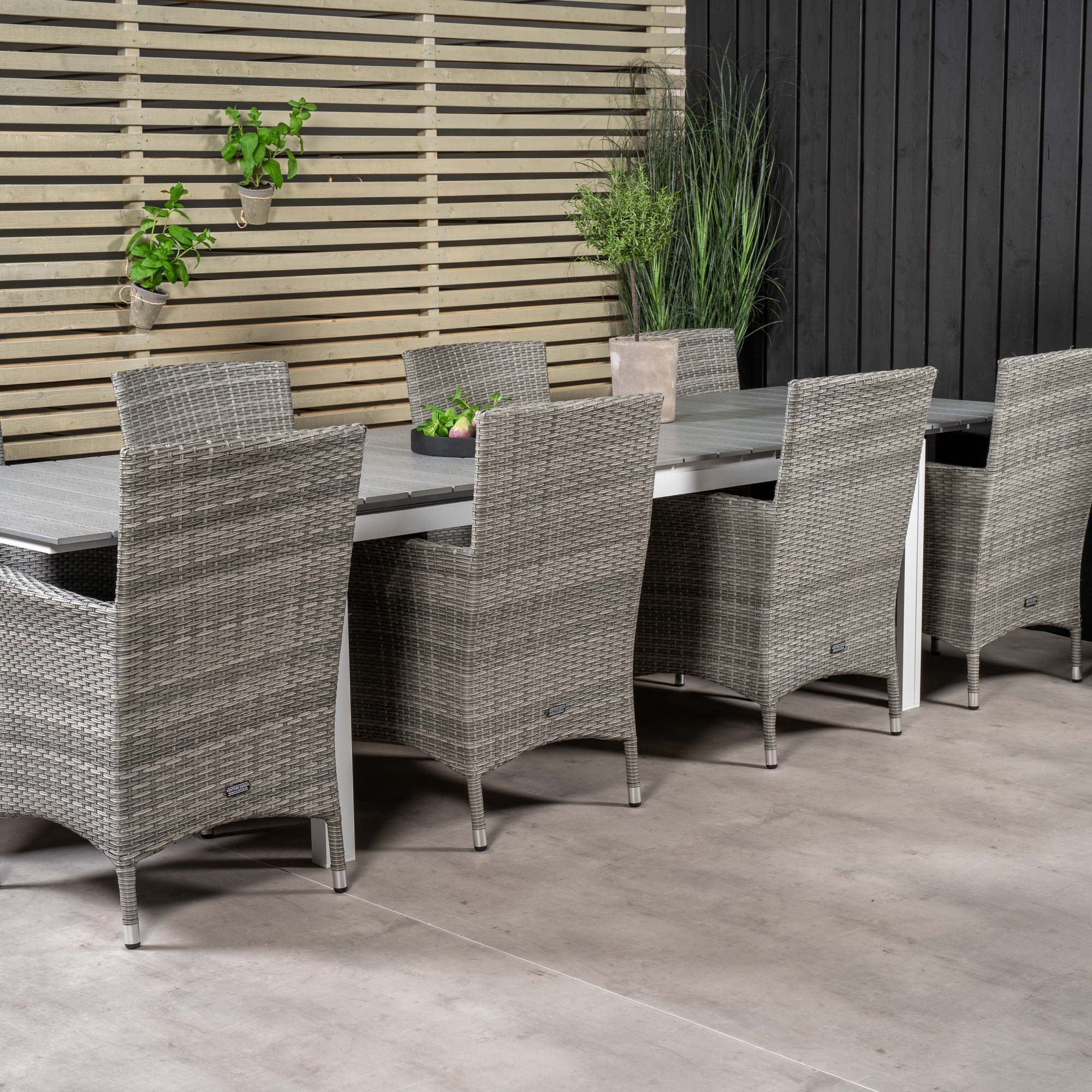 Matgrupp Venture Home Lova 224/324 med 8 Milwa Karmstolar