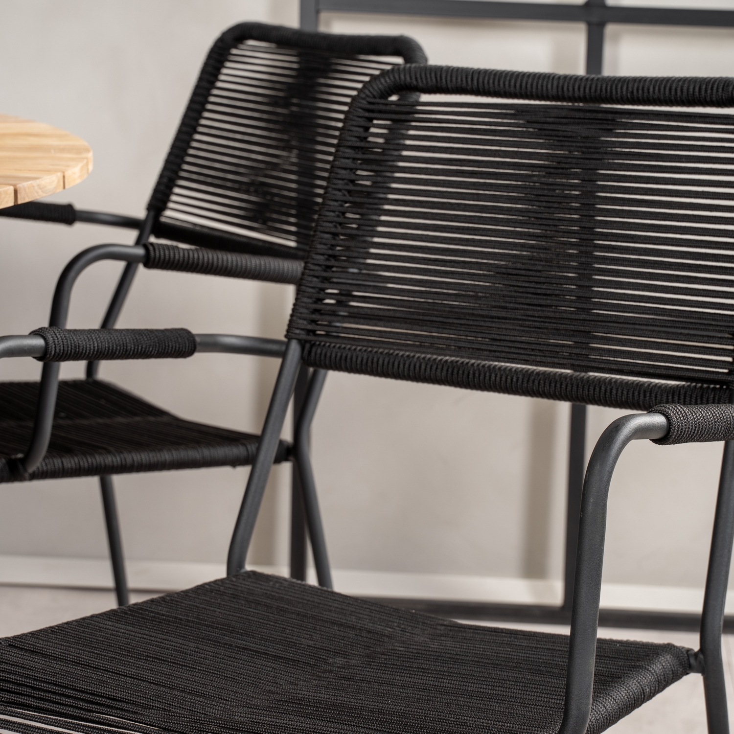 Matgrupp Venture Home Meya Ø140 med 6 Leon Karmstolar