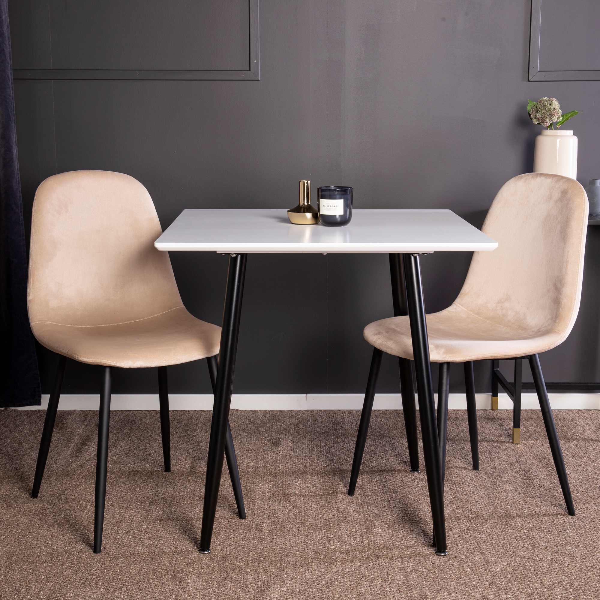 Matgrupp Venture Home Pobbie med 2 Stolar