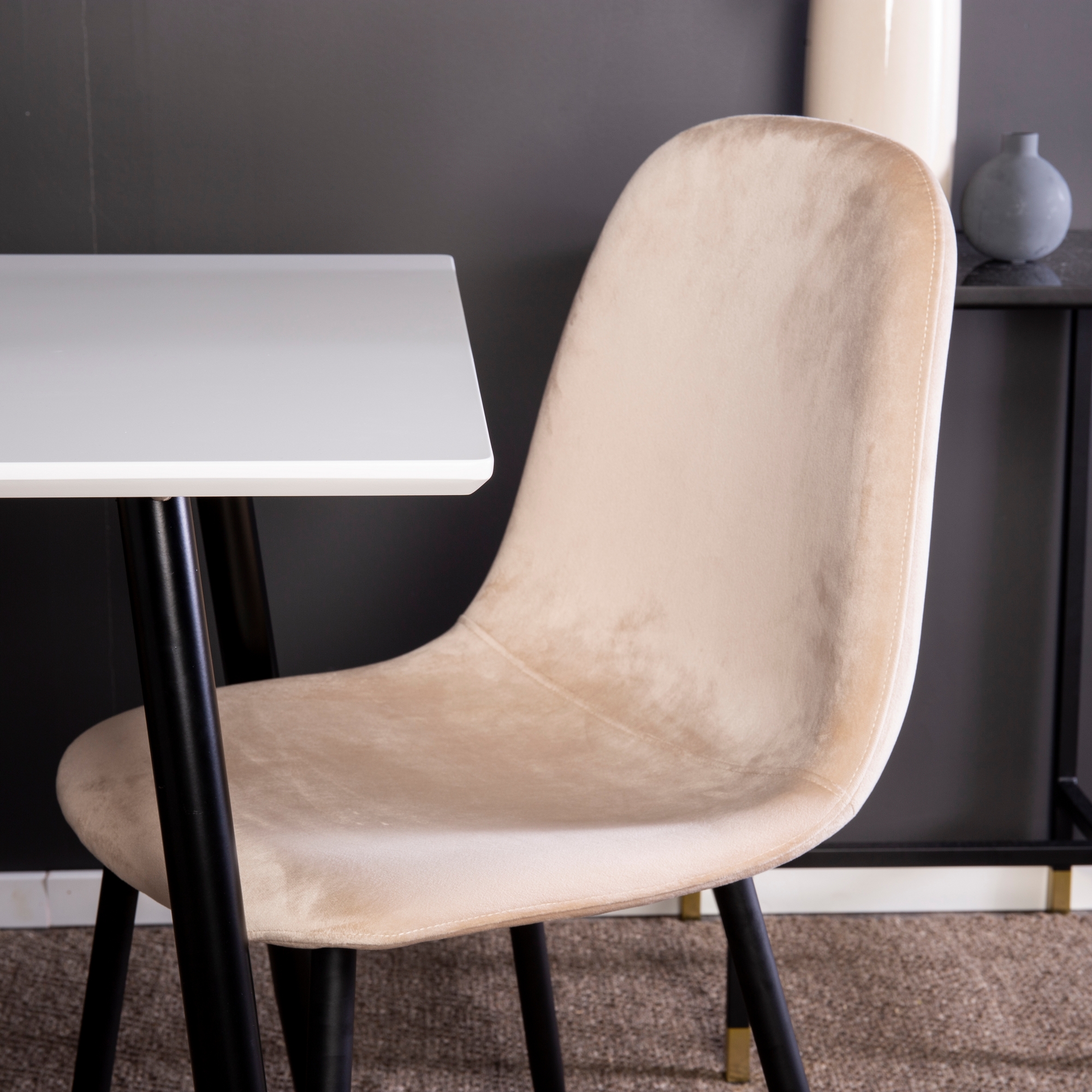 Matgrupp Venture Home Pobbie med 2 Stolar