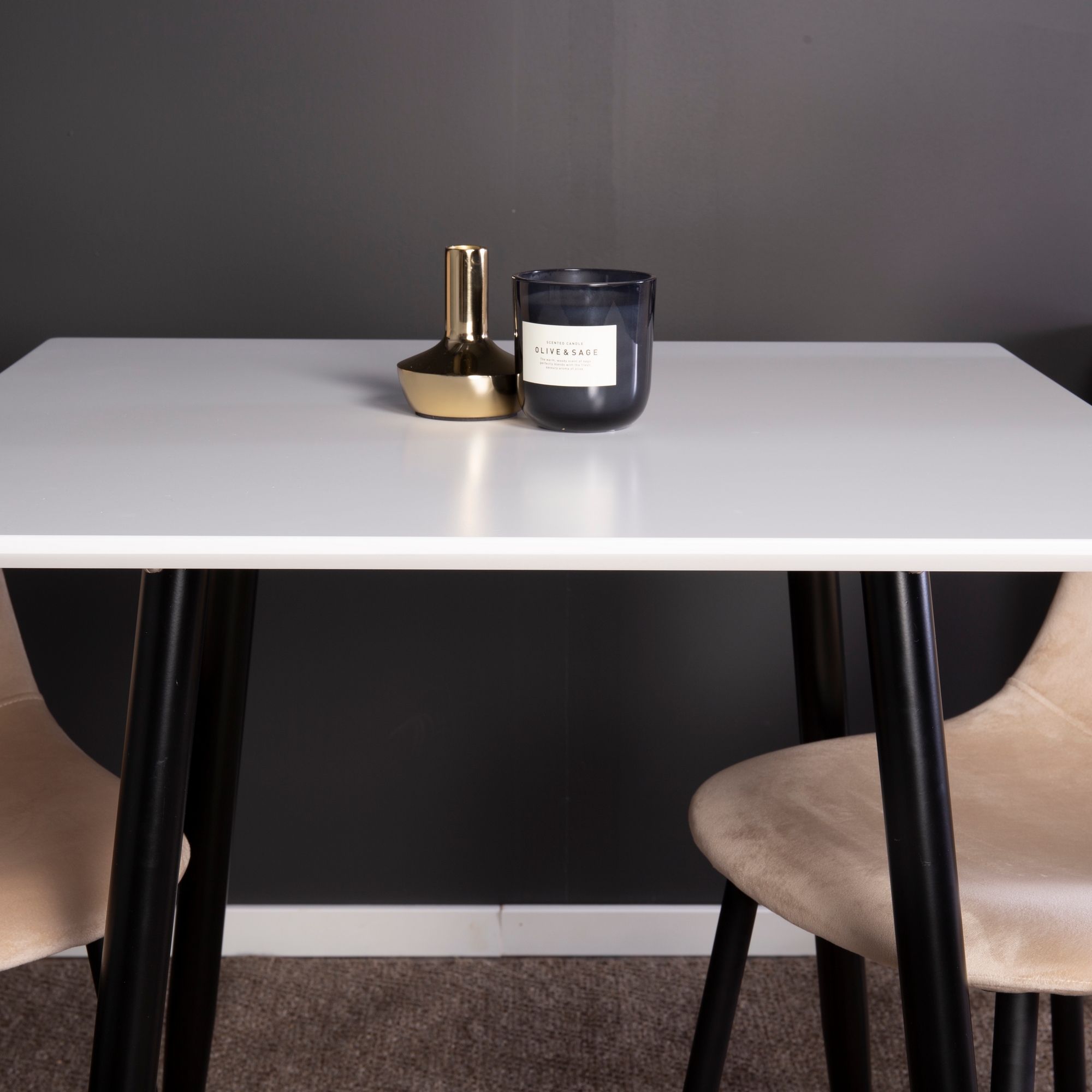 Matgrupp Venture Home Pobbie med 2 Stolar