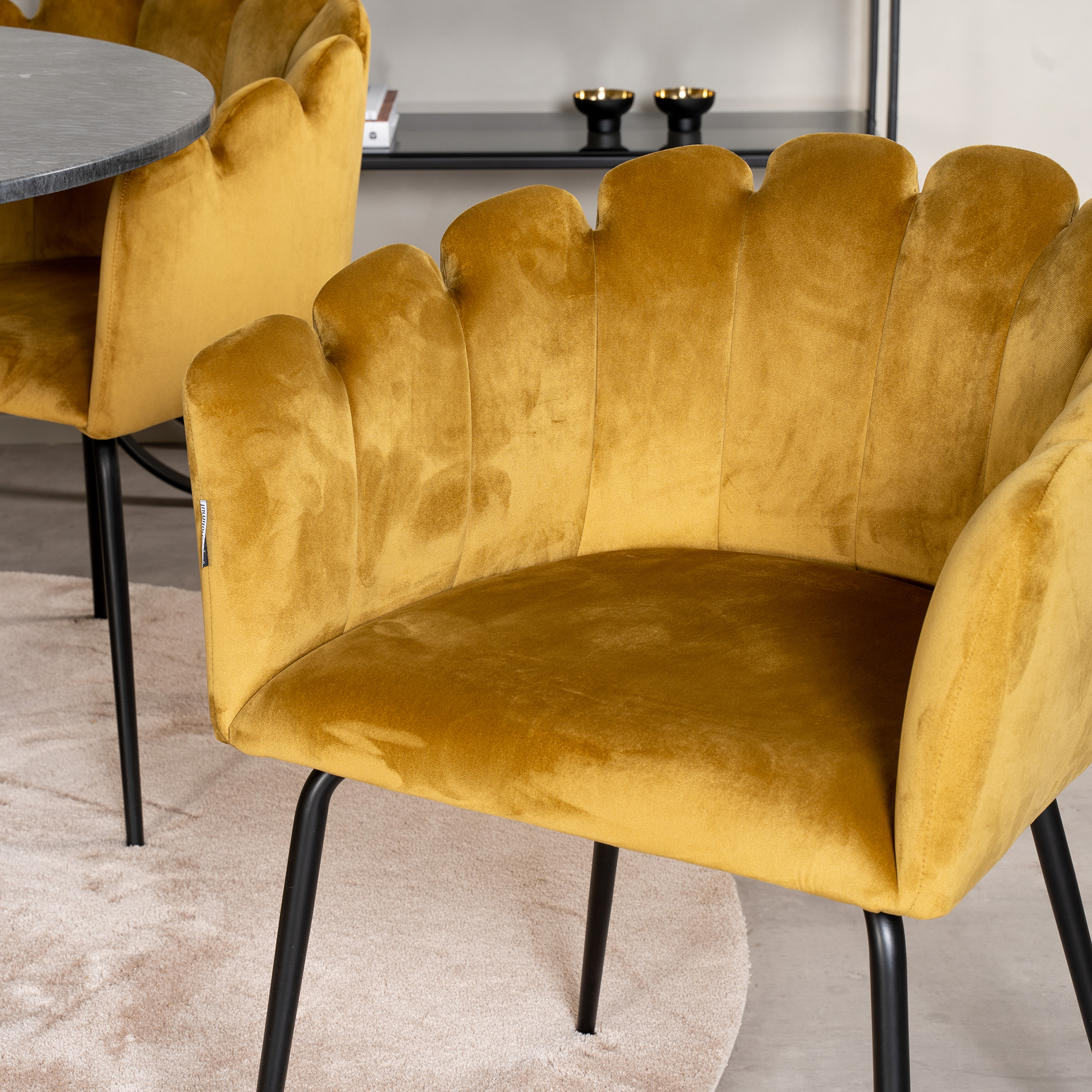 Matgrupp Venture Home Estelle med 4 Limhamn Runt Stolar