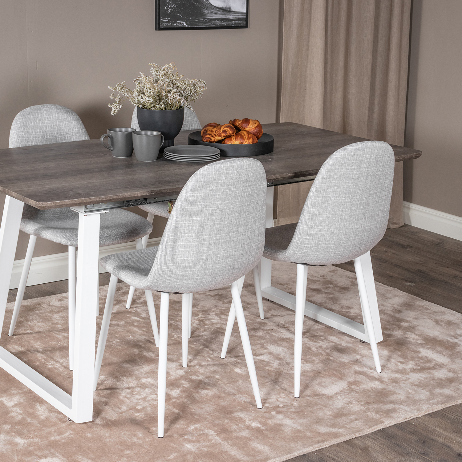 Matgrupp Venture Home Ina med 4 Pobbie Stolar Polyestertyg