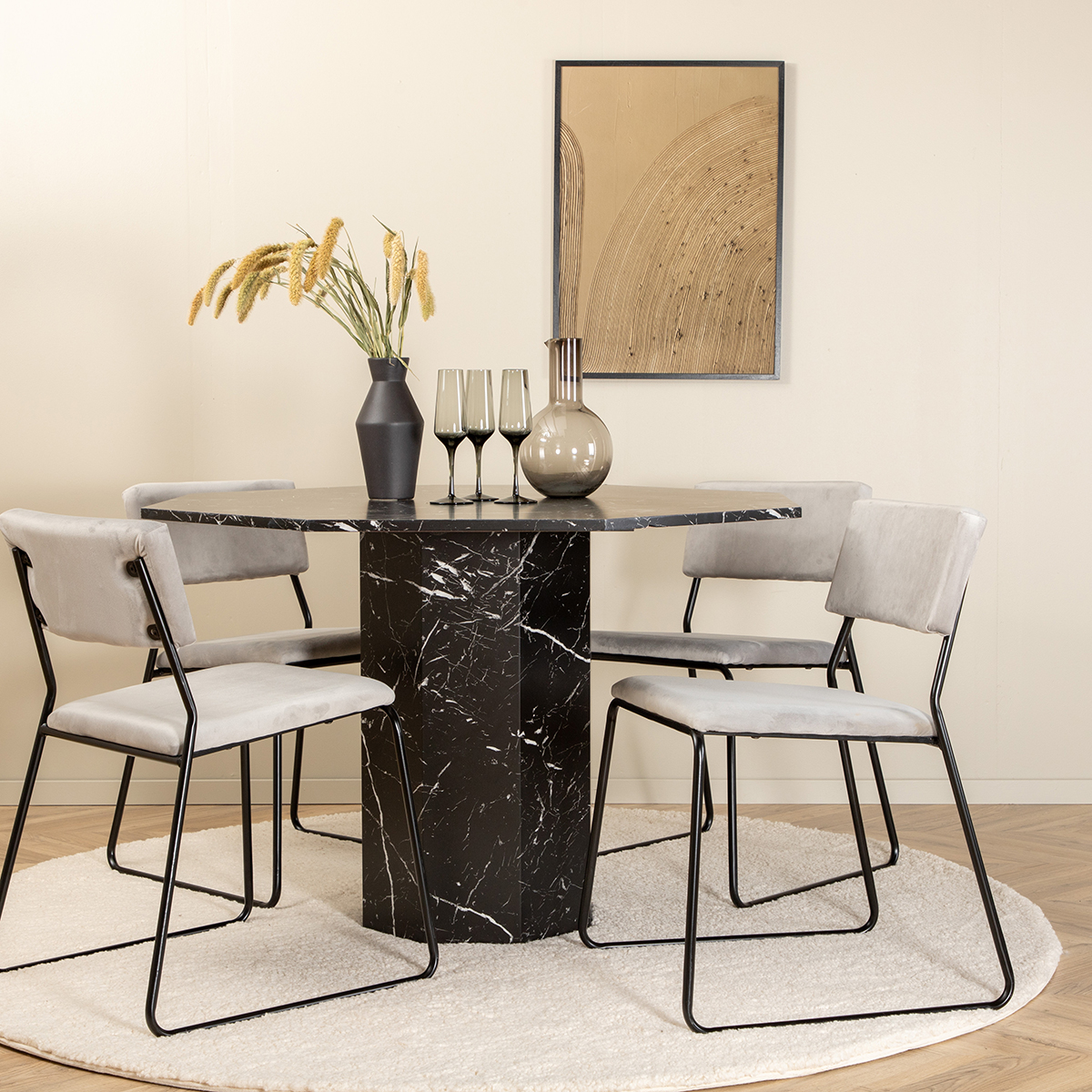 Matgrupp Venture Home Monte Carlo matbord och Kungshamn matstol Sammet/Ljusgrå