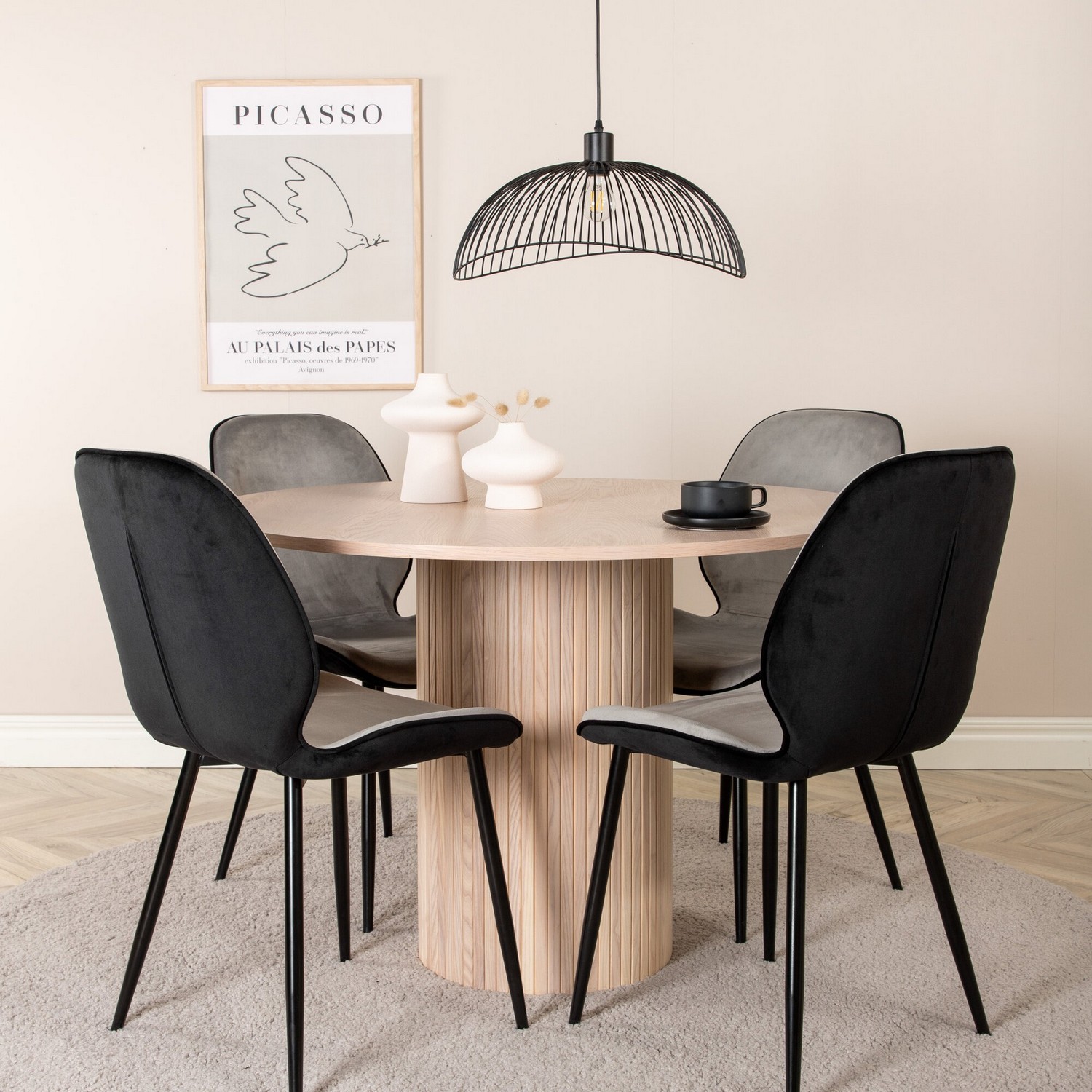 Matgrupp Venture Home med Bianca Matbord och 4 Elisa Matstolar