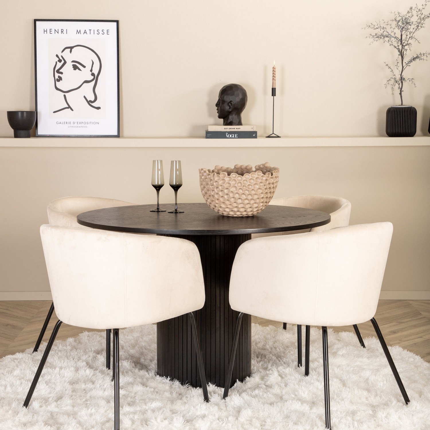 Matgrupp Venture Home med Bianca Matbord och 4 Bergen Matstolar